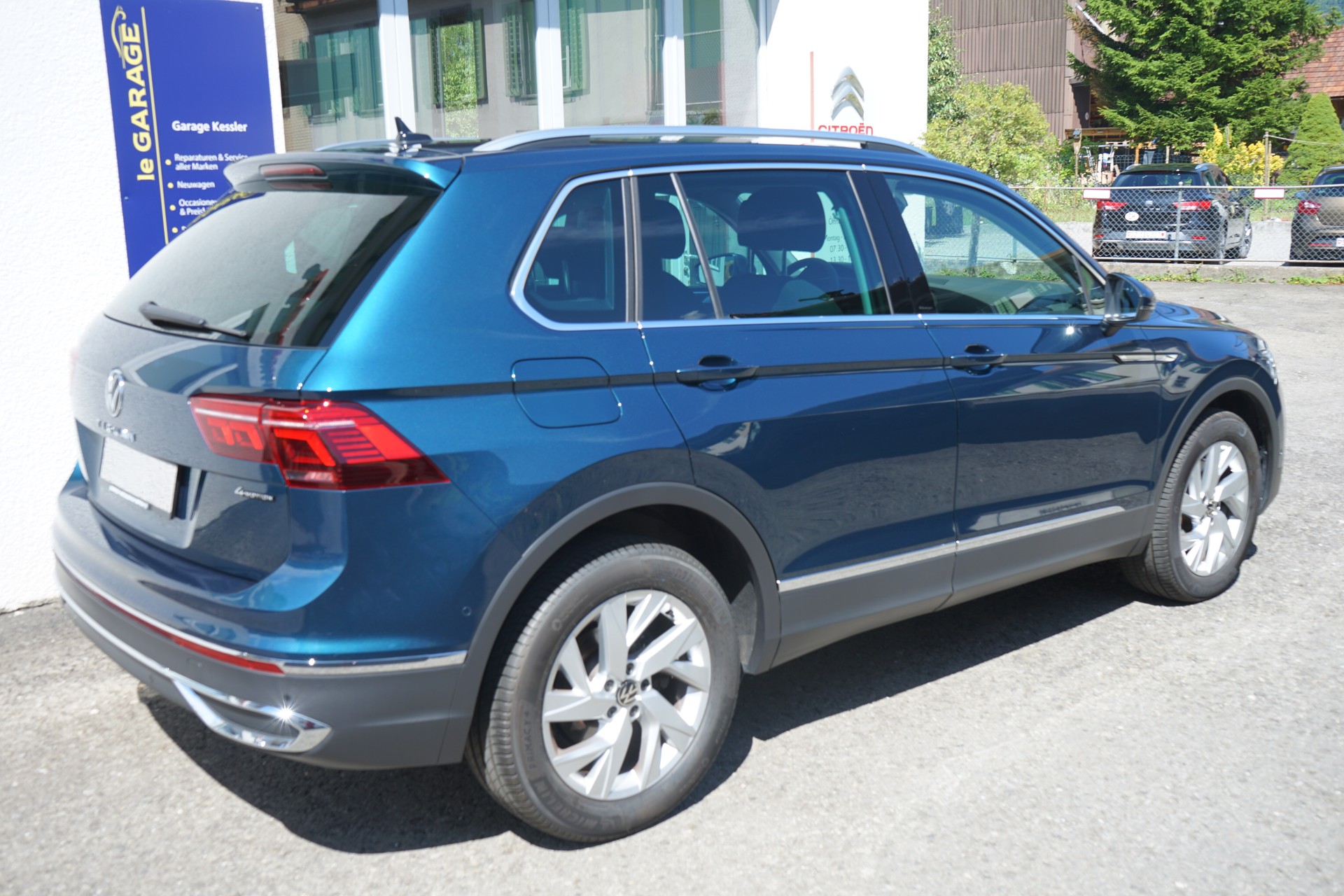 VW Tiguan 2.0TSI Elegance 4Motion DSG-image-3