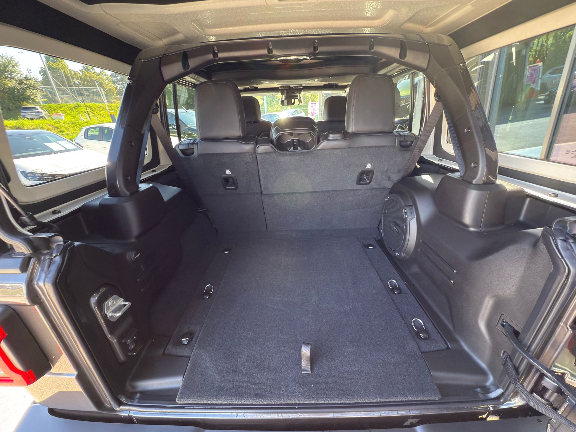 JEEP Wrangler 2.0 Unlimited Rubicon Automatic-image-12