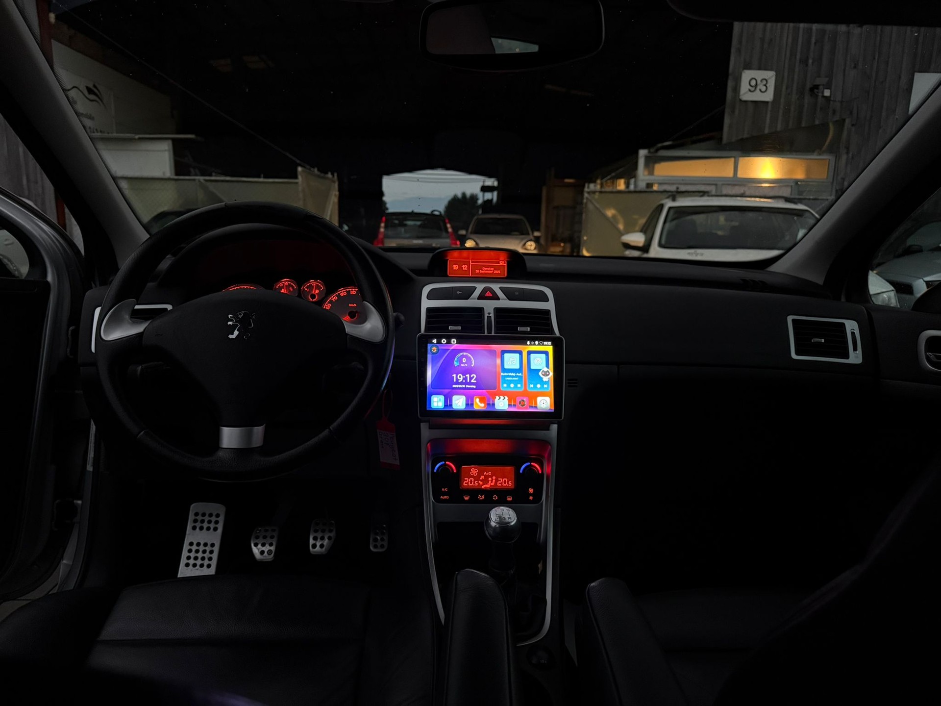 PEUGEOT 307 SW 2.0 16V Premium-image-9