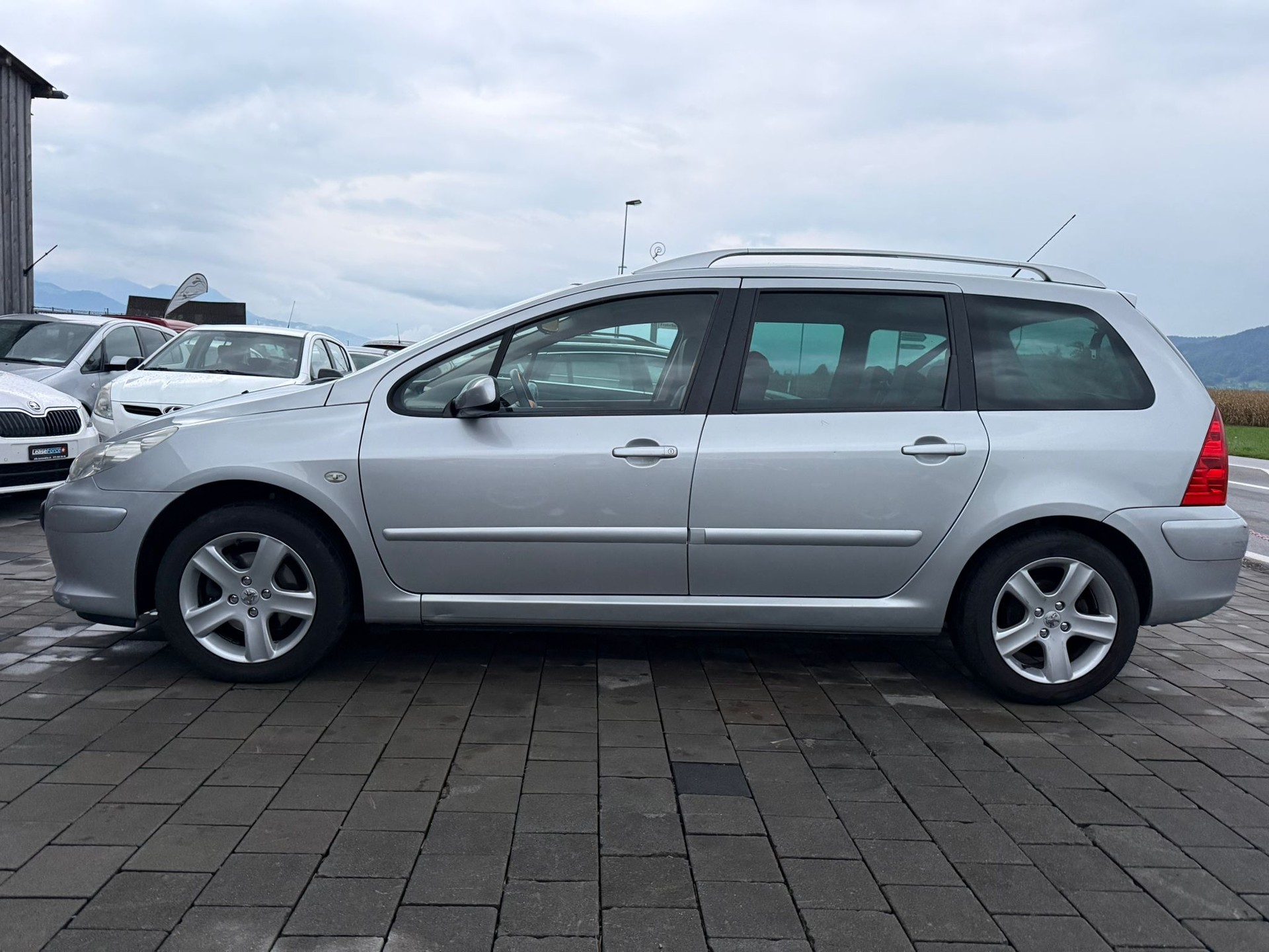 PEUGEOT 307 SW 2.0 16V Premium-image-3