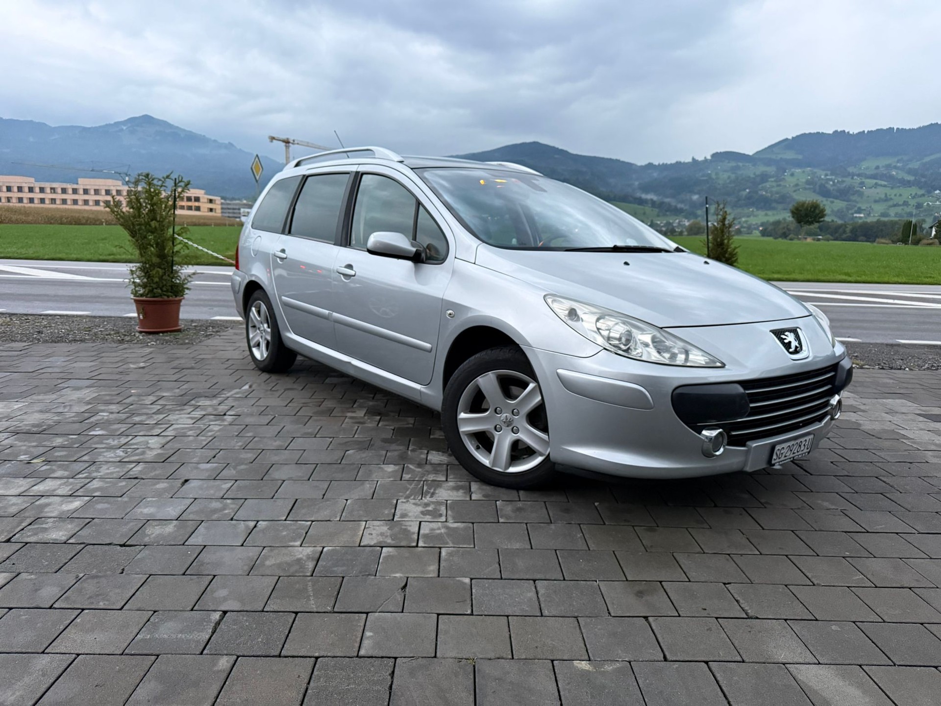 PEUGEOT 307 SW 2.0 16V Premium-image-1