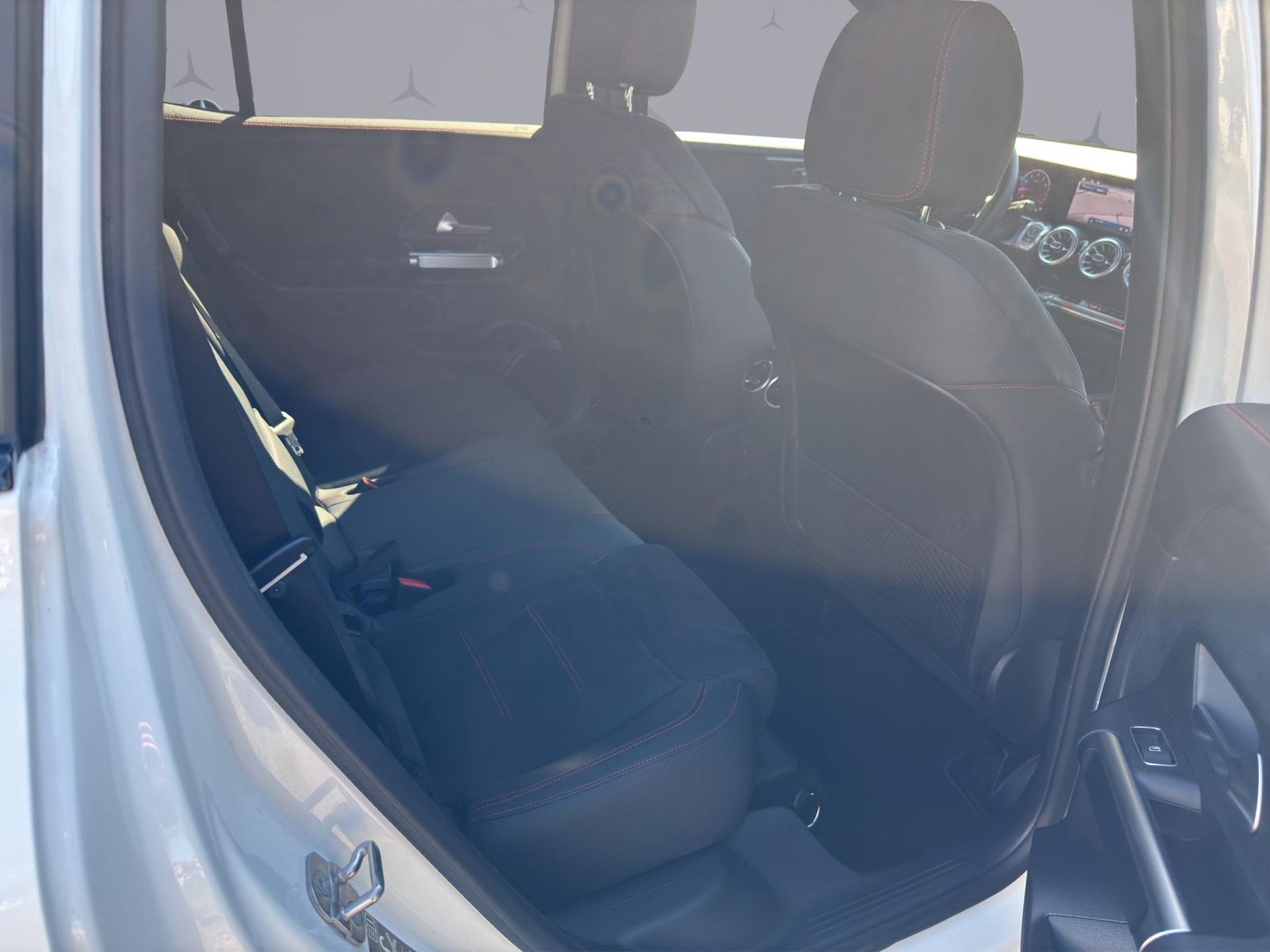 MERCEDES-BENZ GLB 220 AMG Line 4matic-image-16