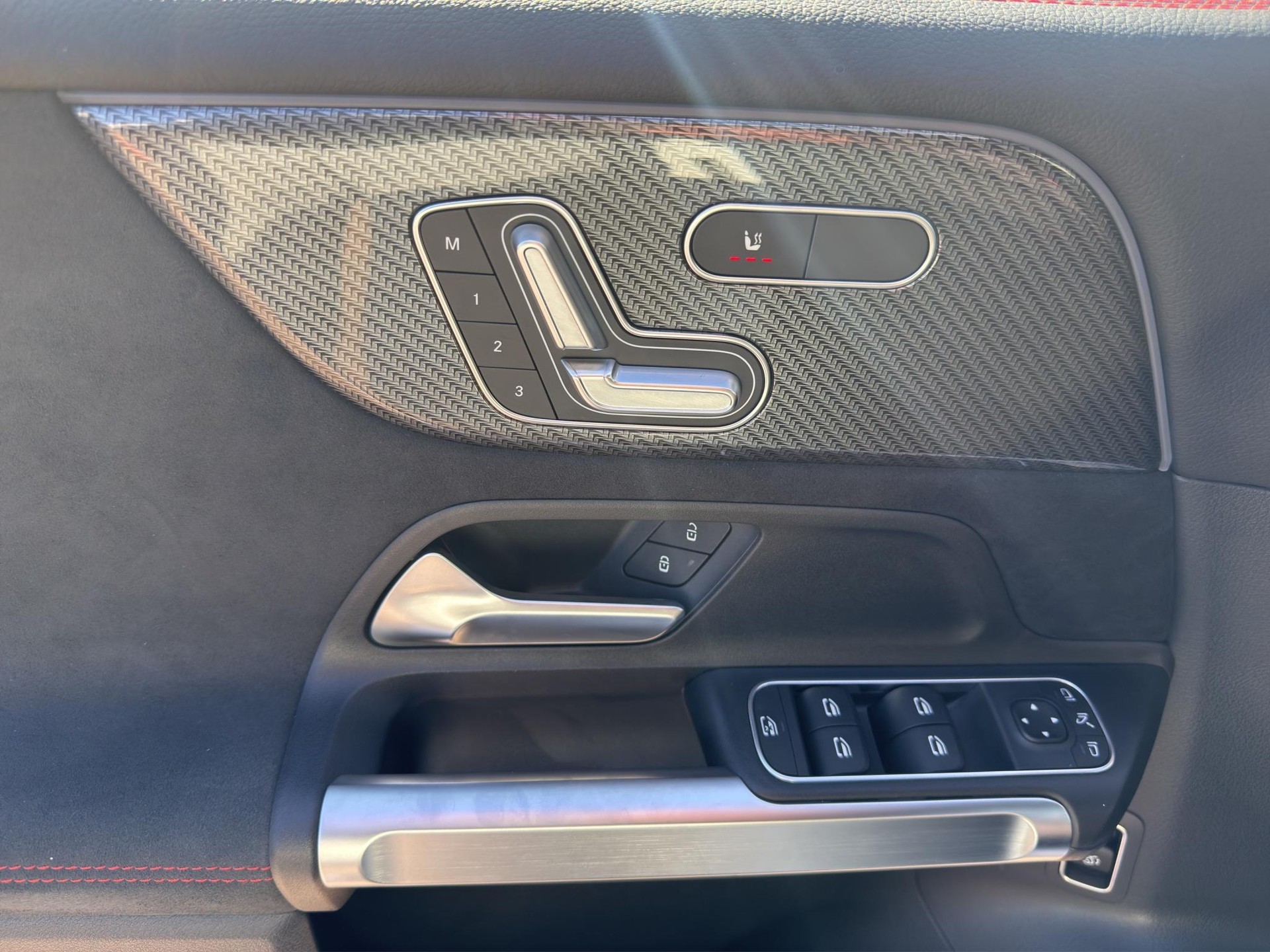 MERCEDES-BENZ GLB 220 AMG Line 4matic-image-9