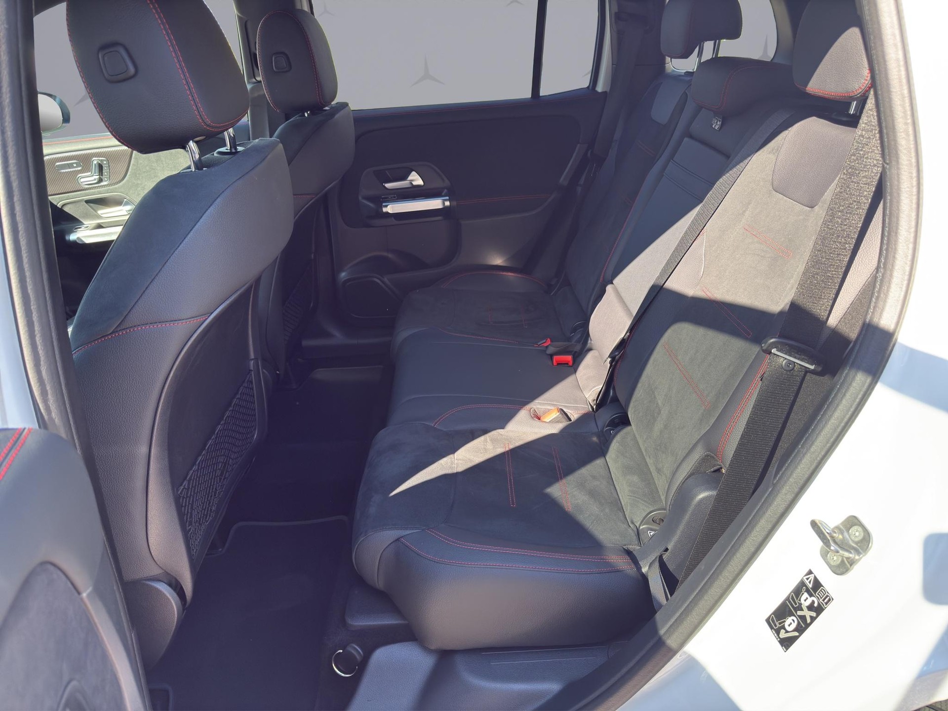 MERCEDES-BENZ GLB 220 AMG Line 4matic-image-11