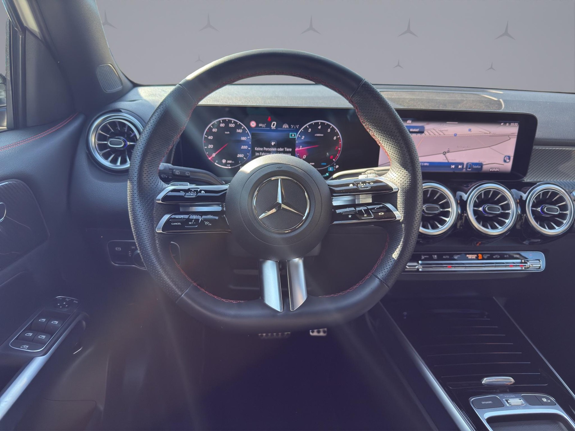 MERCEDES-BENZ GLB 220 AMG Line 4matic-image-10