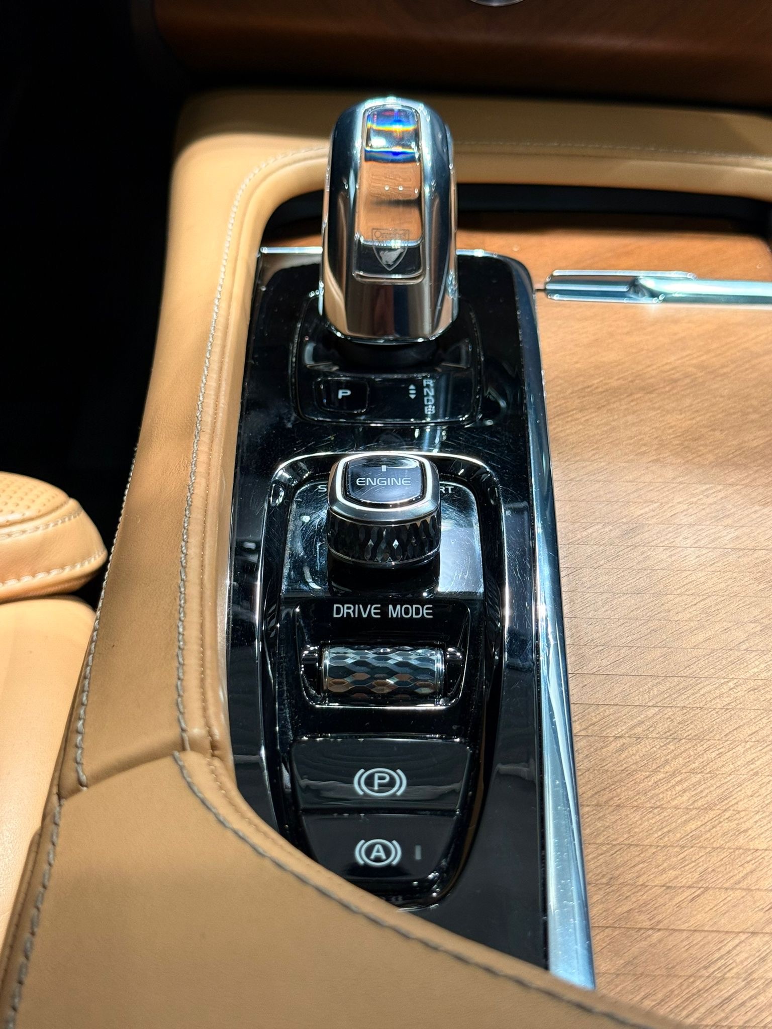 VOLVO XC90 T8 AWD Inscription Geartronic-image-10