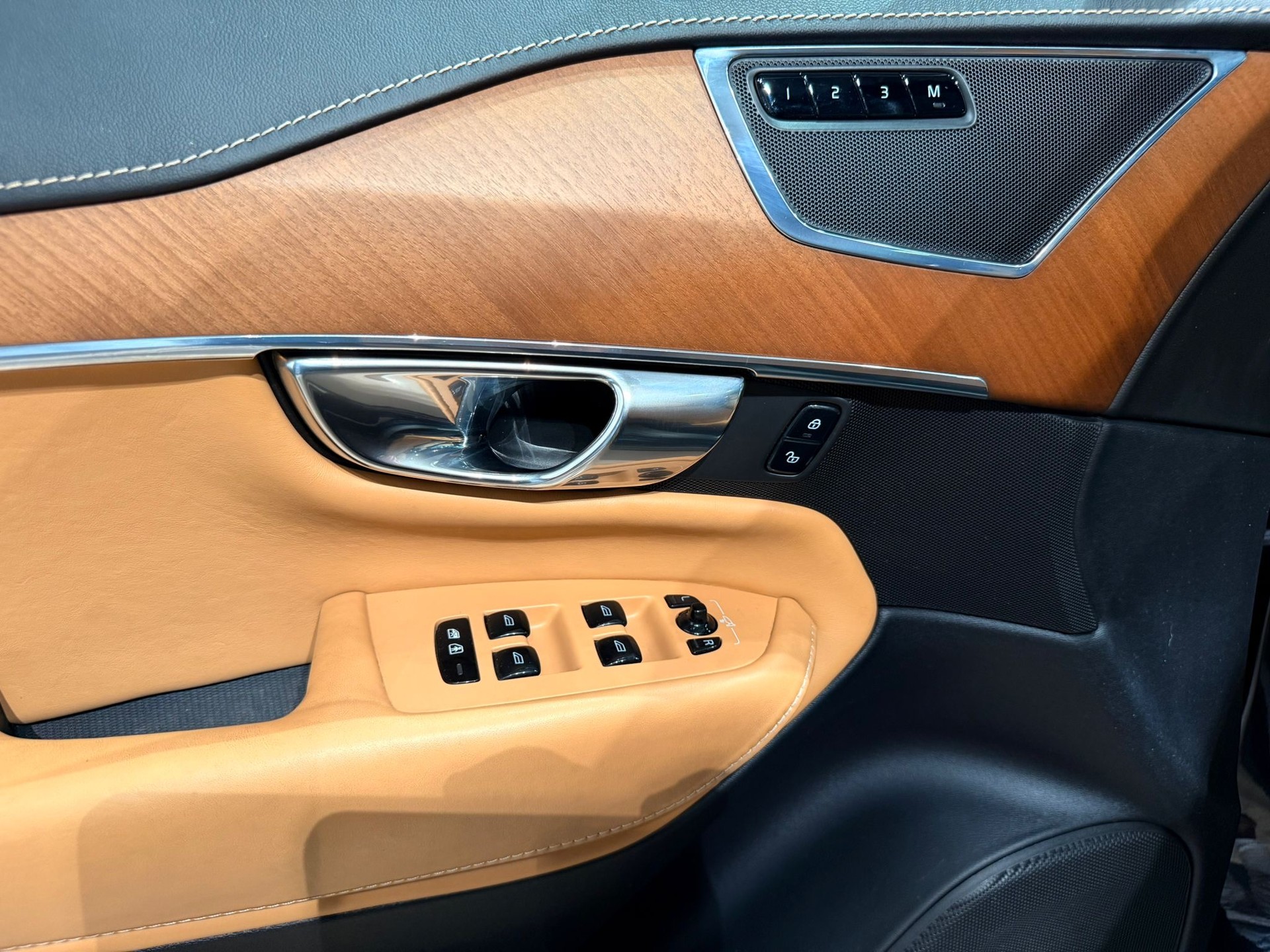 VOLVO XC90 T8 AWD Inscription Geartronic-image-14