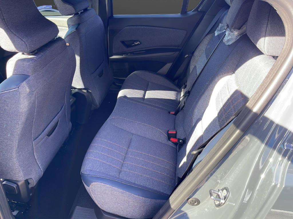 RENAULT R4 E-Tech Comfort Range techno-image-8