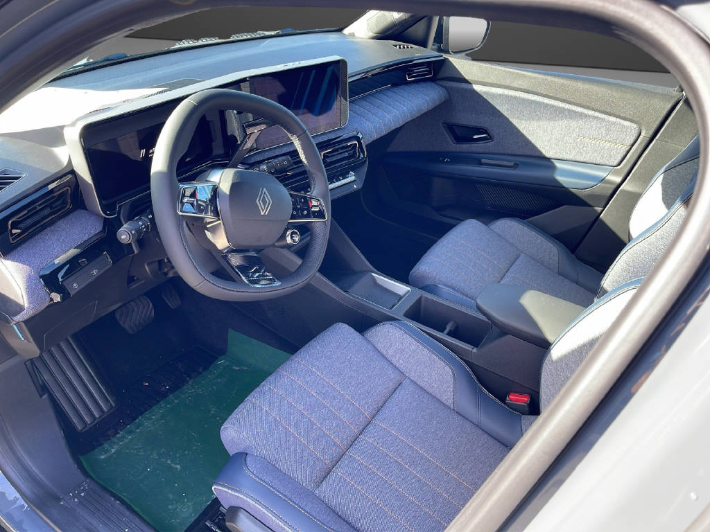 RENAULT R4 E-Tech Comfort Range techno-image-7