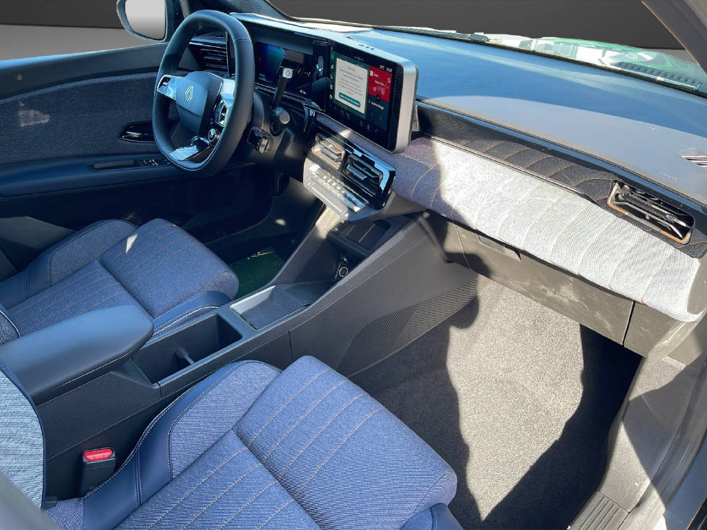 RENAULT R4 E-Tech Comfort Range techno-image-6