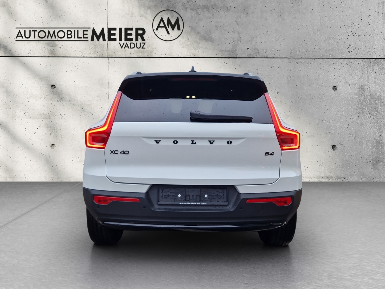 VOLVO XC40 2.0 B4 MH Black Edition-image-14