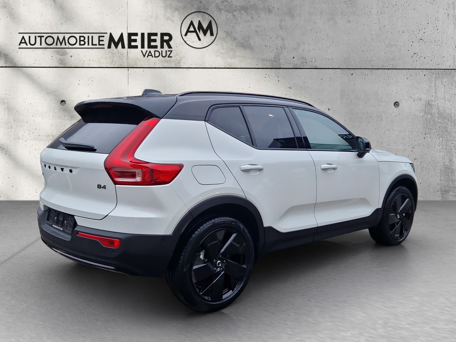 VOLVO XC40 2.0 B4 MH Black Edition-image-3