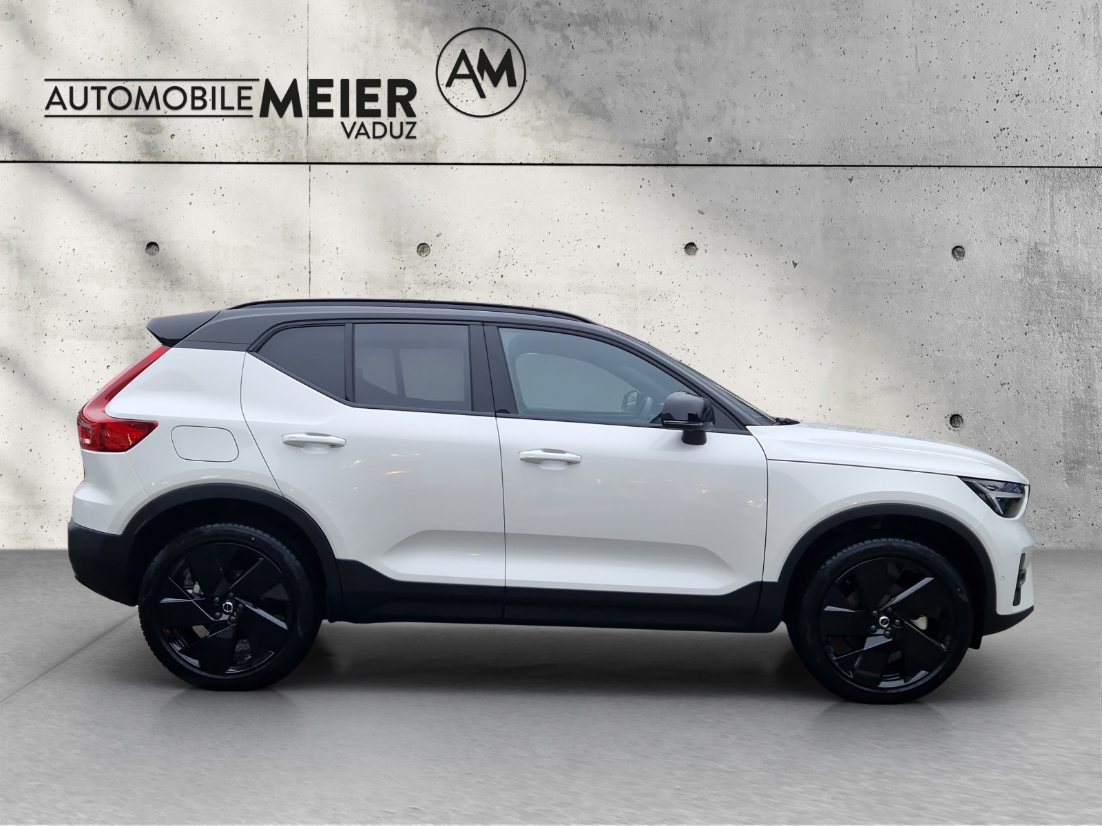 VOLVO XC40 2.0 B4 MH Black Edition-image-11