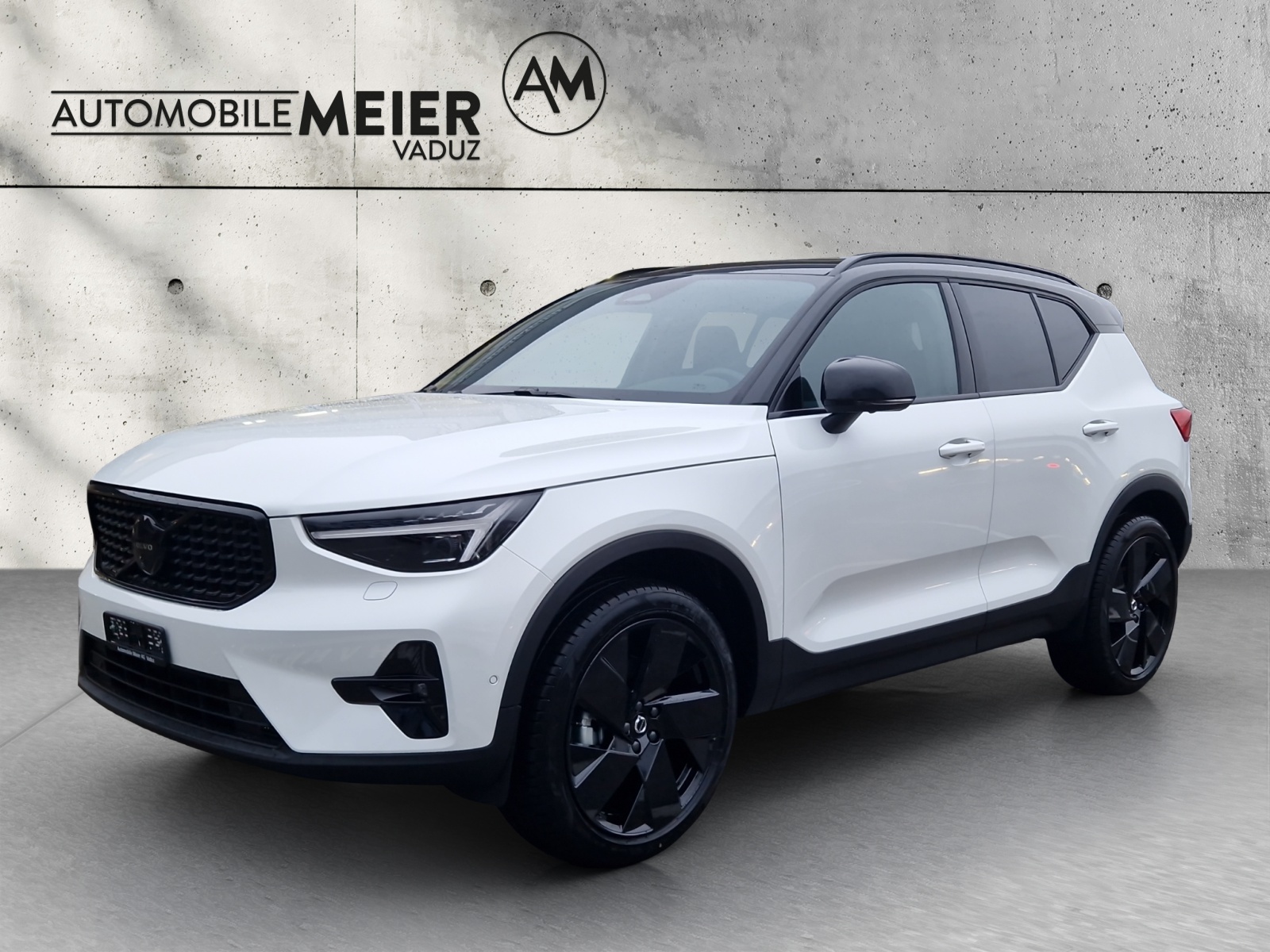 VOLVO XC40 2.0 B4 MH Black Edition-image-0