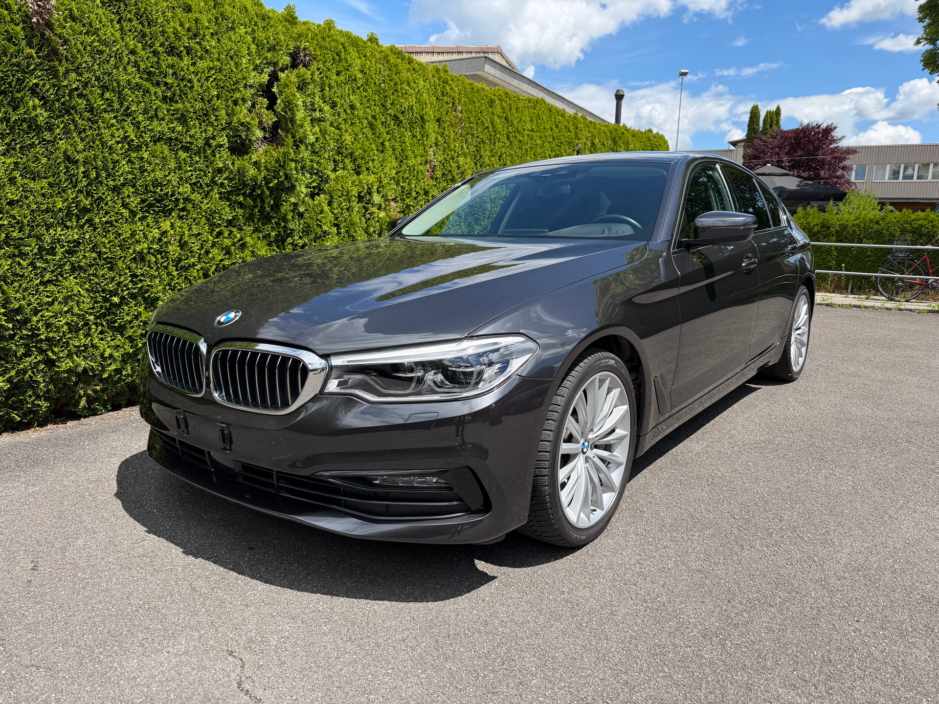 BMW 530d xDrive Luxury Line Steptronic-image-0
