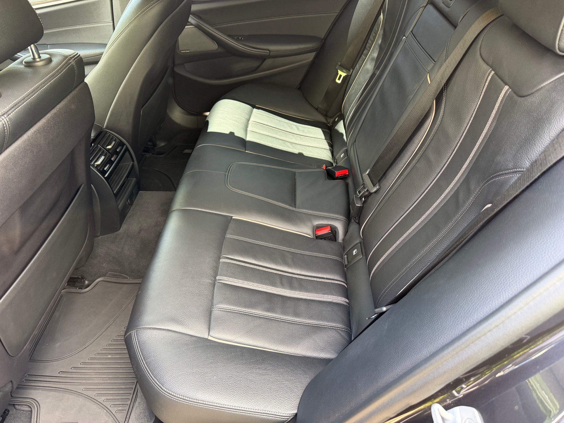 BMW 530d xDrive Luxury Line Steptronic-image-11