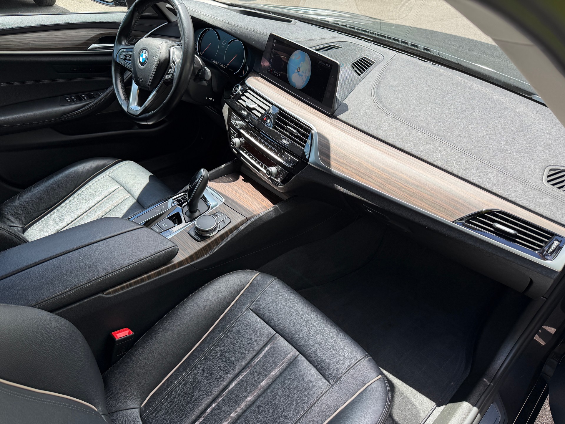 BMW 530d xDrive Luxury Line Steptronic-image-8