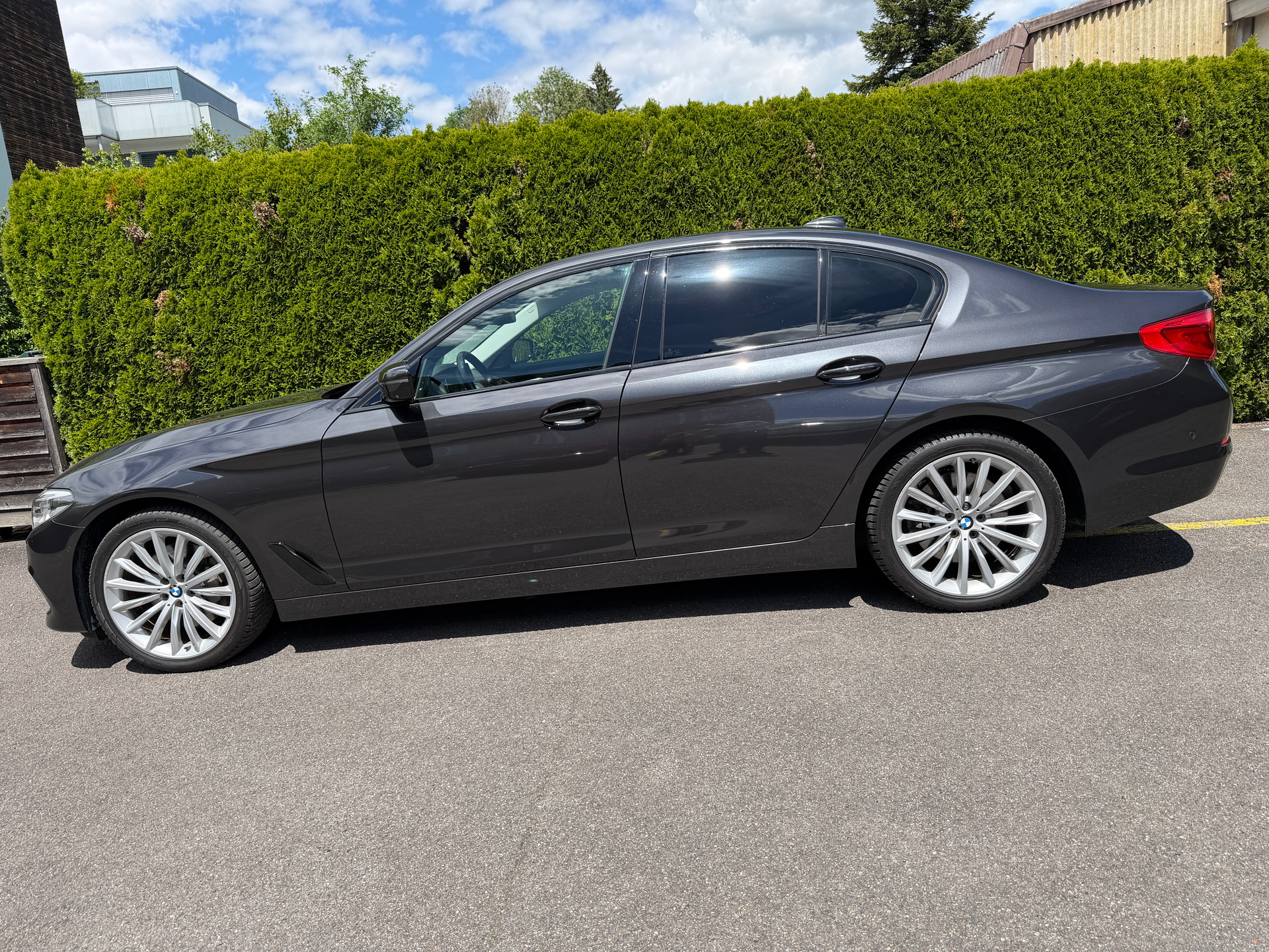 BMW 530d xDrive Luxury Line Steptronic-image-1