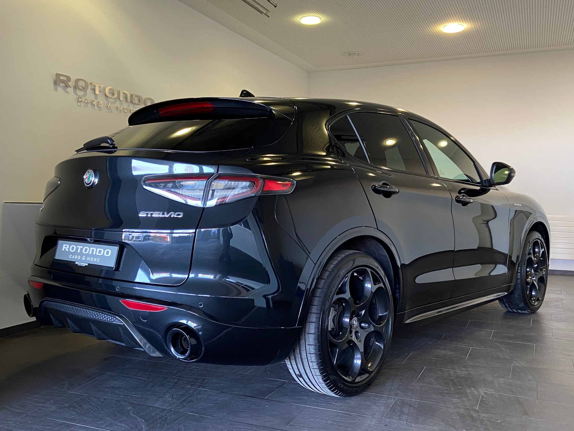 ALFA ROMEO Stelvio 2.2 JTDM Veloce Pack Premium 21" Q4 AT8-image-1