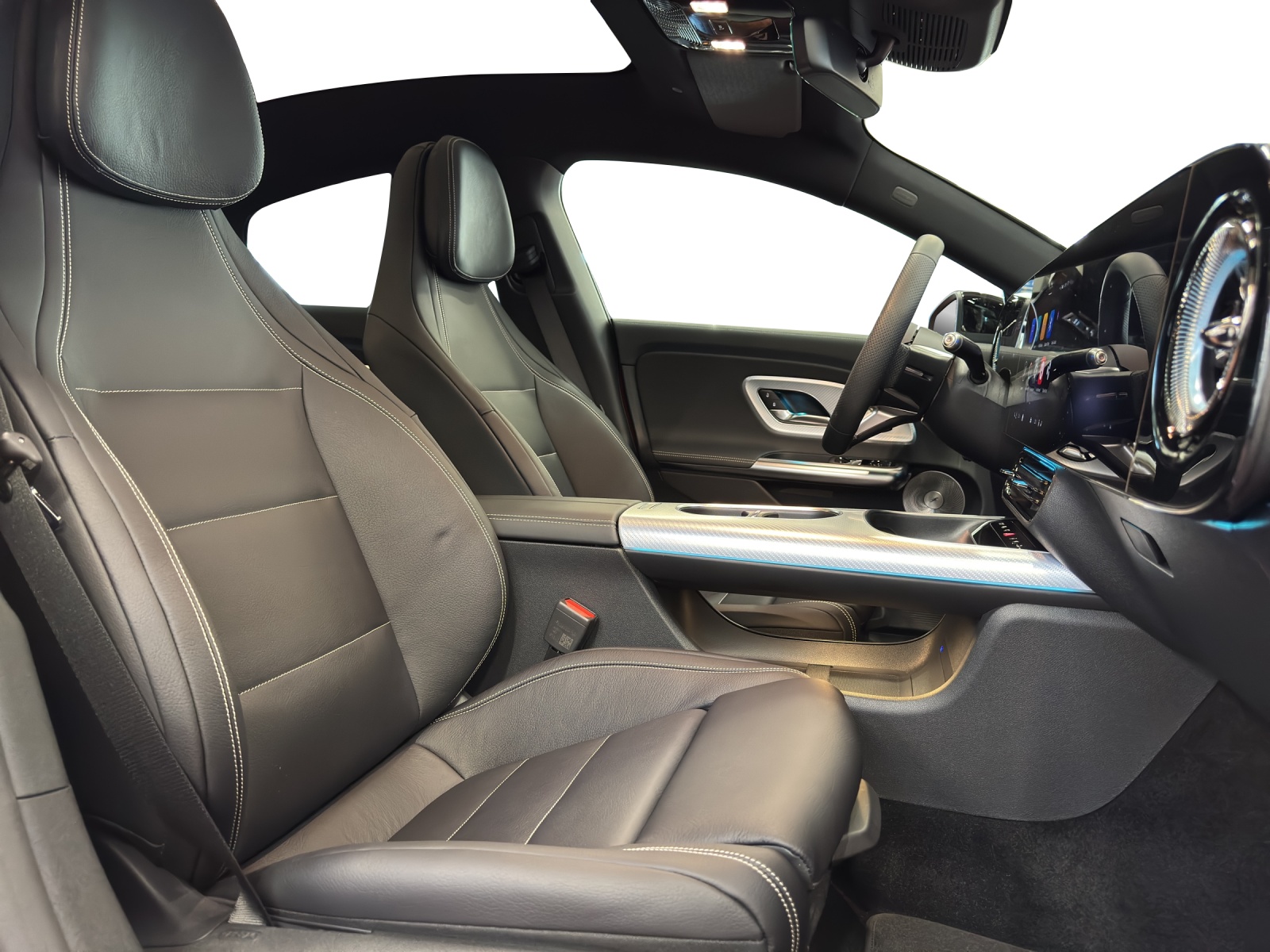 MERCEDES-BENZ CLA 220 AMG-Line 8G-DCT 4Matic-image-16