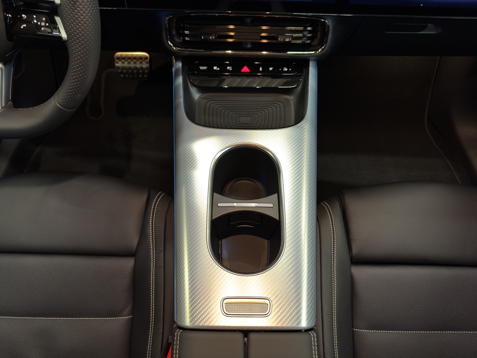 MERCEDES-BENZ CLA 220 AMG-Line 8G-DCT 4Matic-image-13