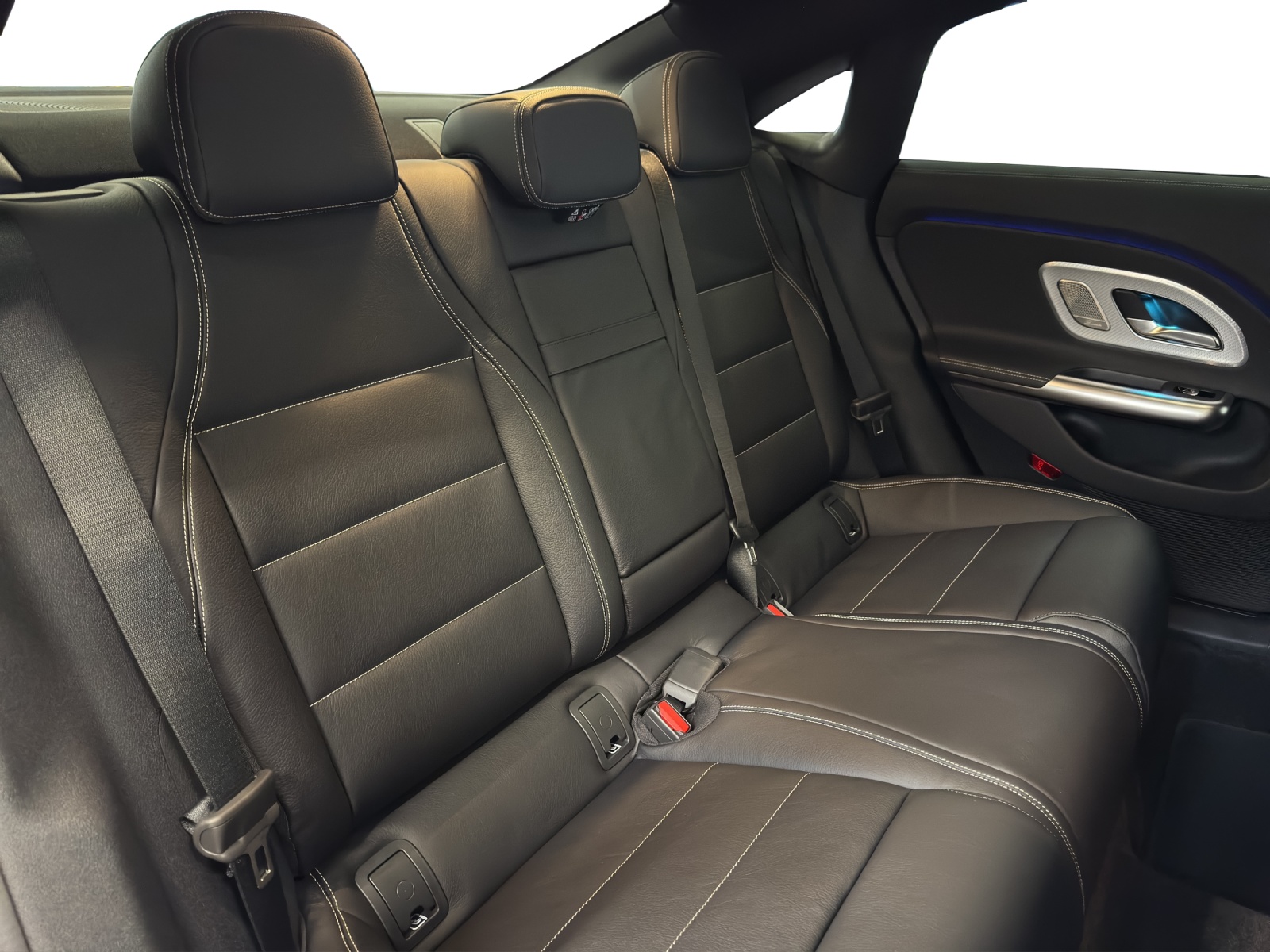 MERCEDES-BENZ CLA 220 AMG-Line 8G-DCT 4Matic-image-18