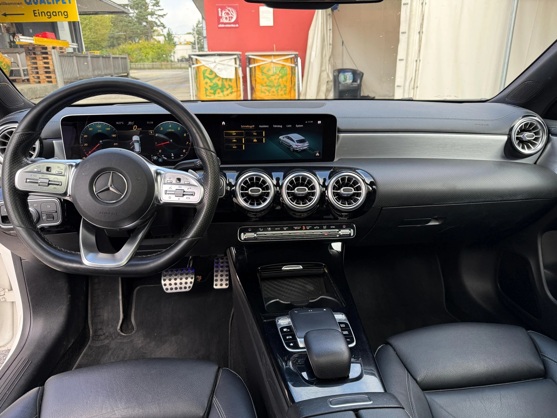 MERCEDES-BENZ CLA 200 AMG Line Shooting Brake-image-10