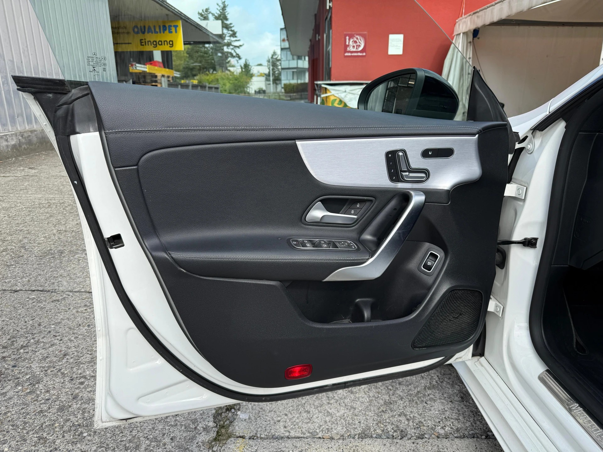 MERCEDES-BENZ CLA 200 AMG Line Shooting Brake-image-6