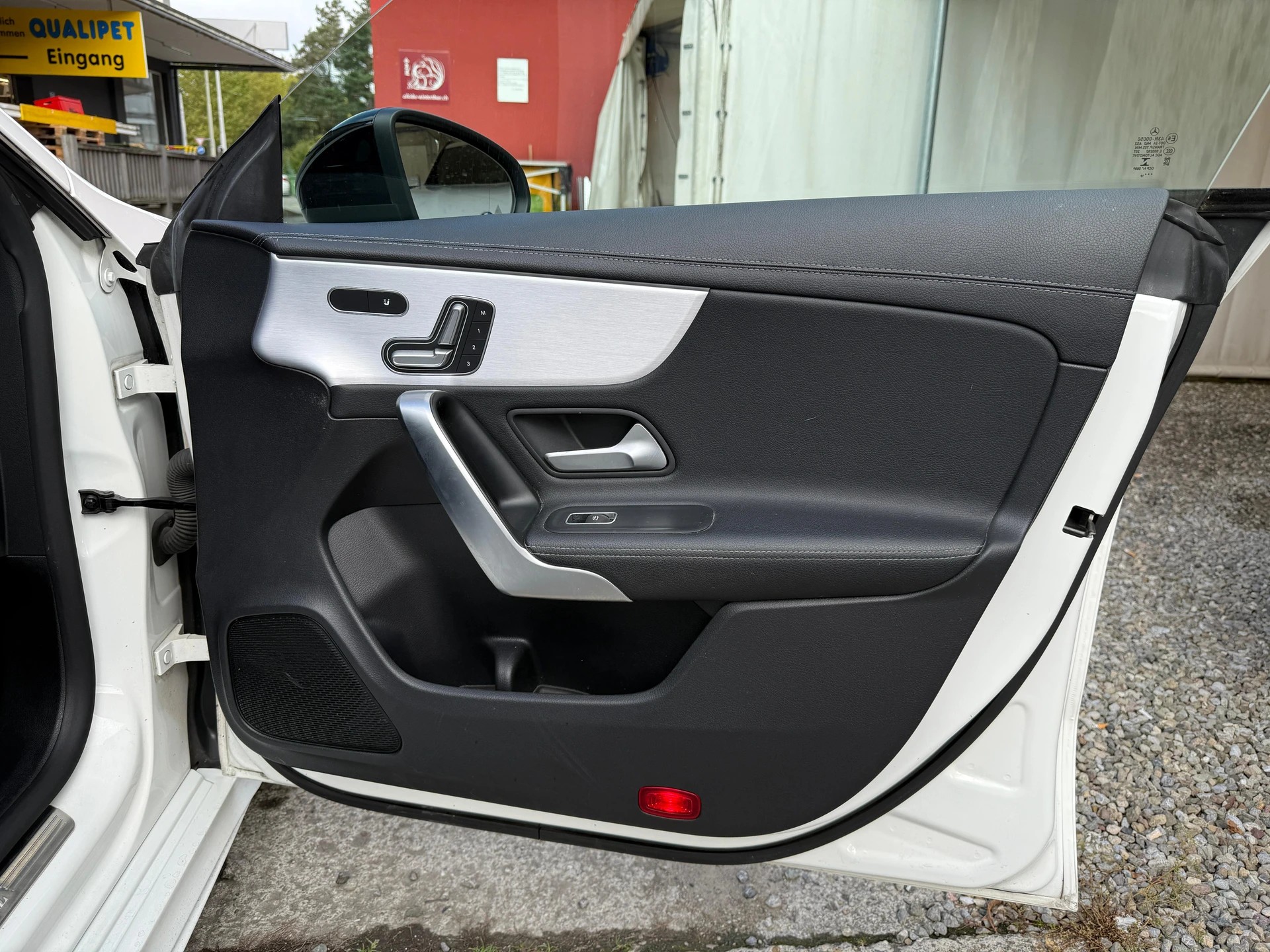 MERCEDES-BENZ CLA 200 AMG Line Shooting Brake-image-8