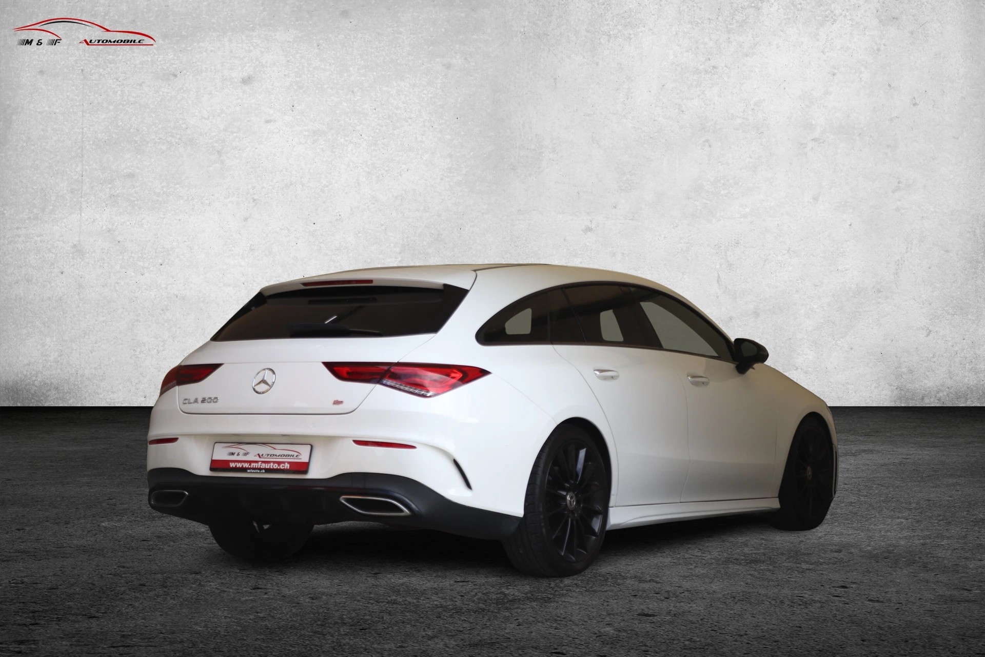 MERCEDES-BENZ CLA 200 AMG Line Shooting Brake-image-4