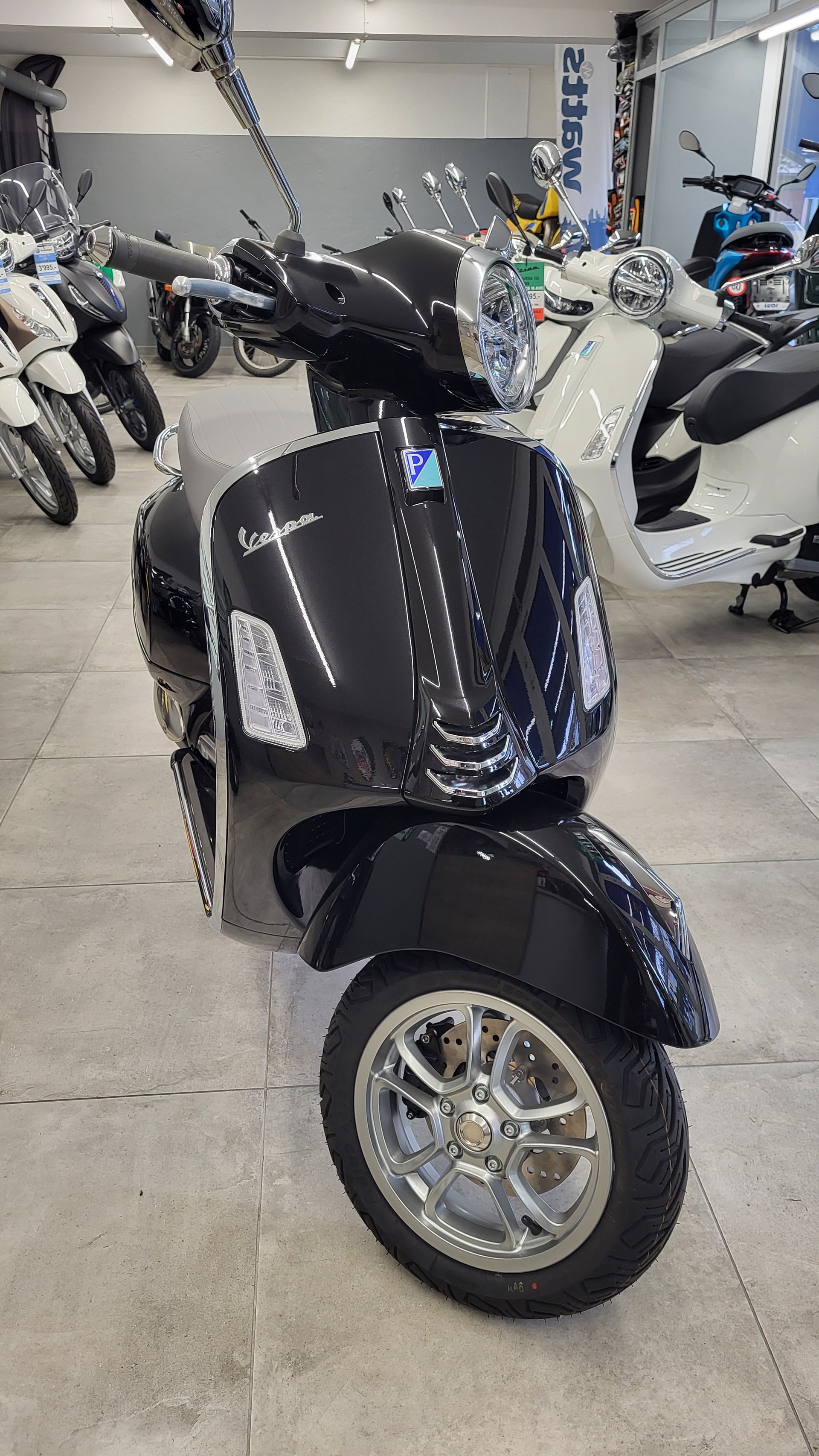 PIAGGIO Vespa GTS 300 ABS-image-2