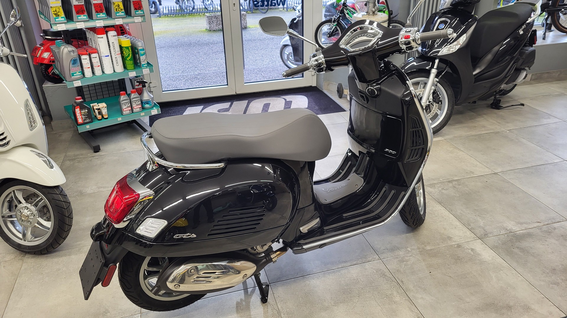 PIAGGIO Vespa GTS 300 ABS-image-1