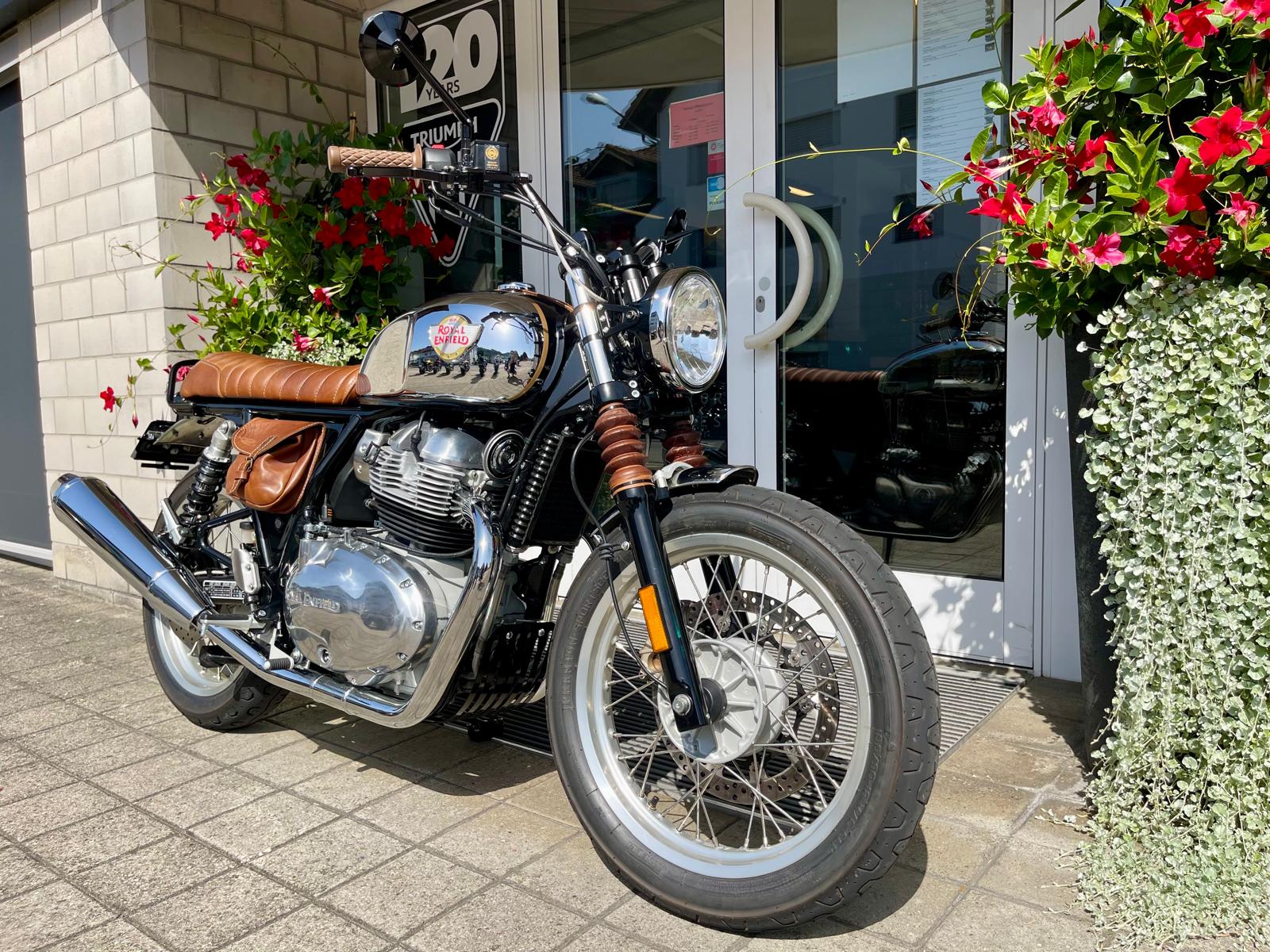 ROYAL ENFIELD Interceptor 650 Chrome Edition-showroom-element-1