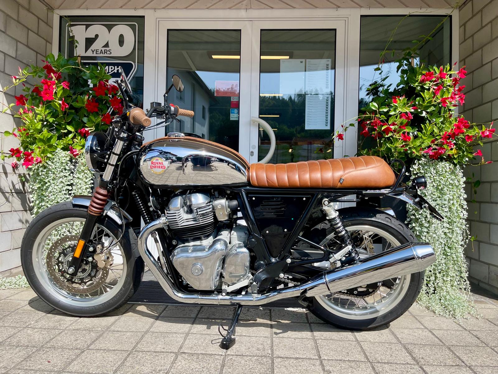 ROYAL ENFIELD Interceptor 650 Chrome Edition-showroom-element-3