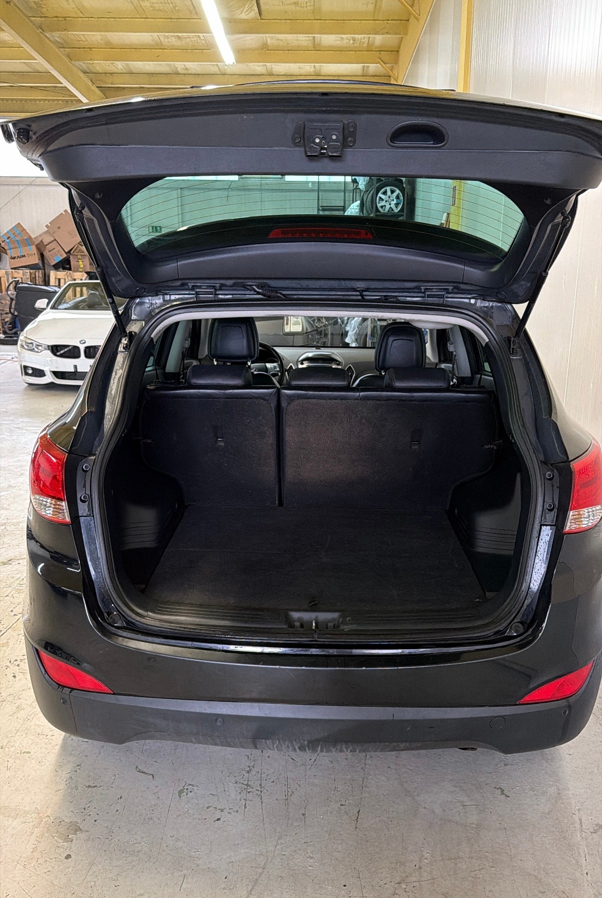 HYUNDAI iX 35 2.0 CRDi Premium 4WD Automatic(Frisch MFK)-image-9