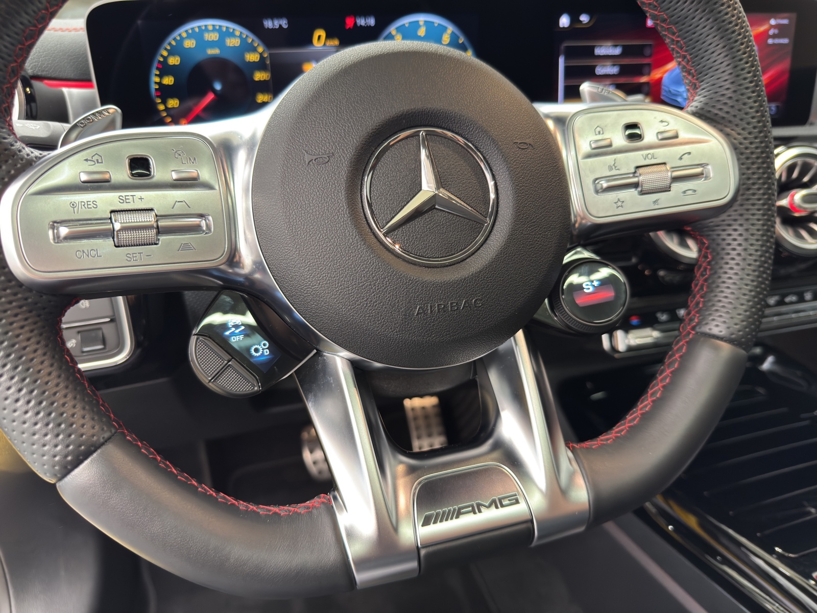 MERCEDES-BENZ AMG CLA 35 4matic-image-15
