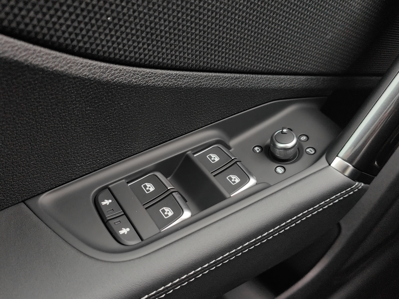 AUDI Q2 40 TFSI S line Attraction quattro S-tronic-image-10