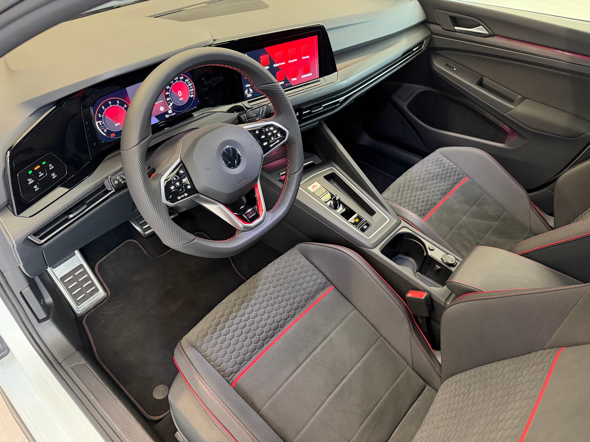 VW Golf 2.0 TSI GTI Clubsport DSG-image-9
