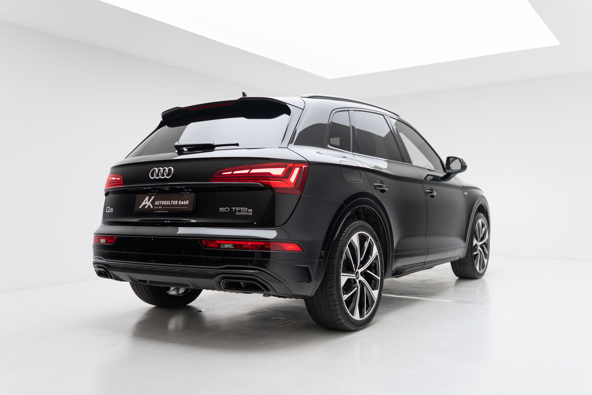 AUDI Q5 50 TFSI e PHEV Black Edition quattro S-tronic - AUDI Exclusive-image-13