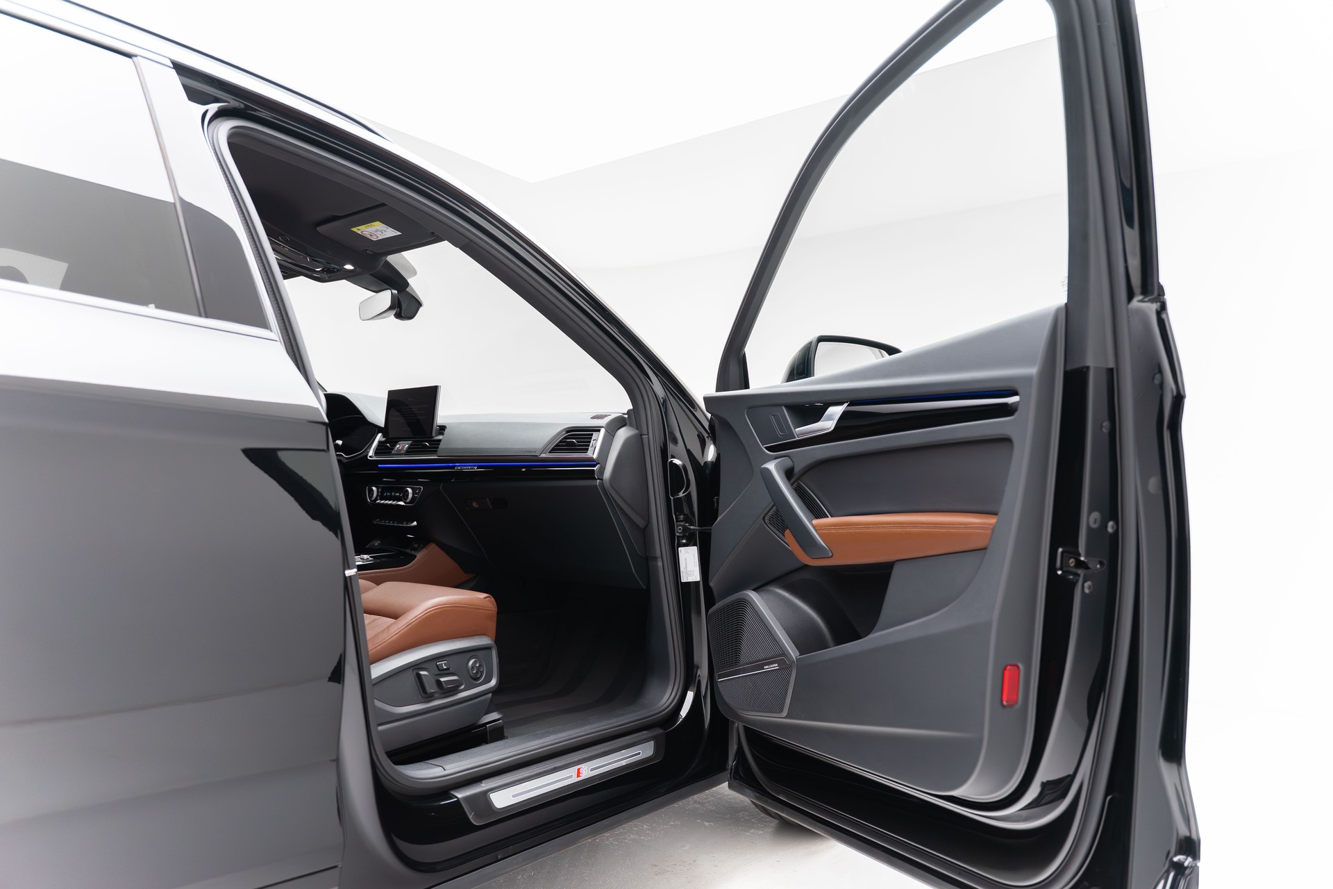 AUDI Q5 50 TFSI e PHEV Black Edition quattro S-tronic - AUDI Exclusive-image-24