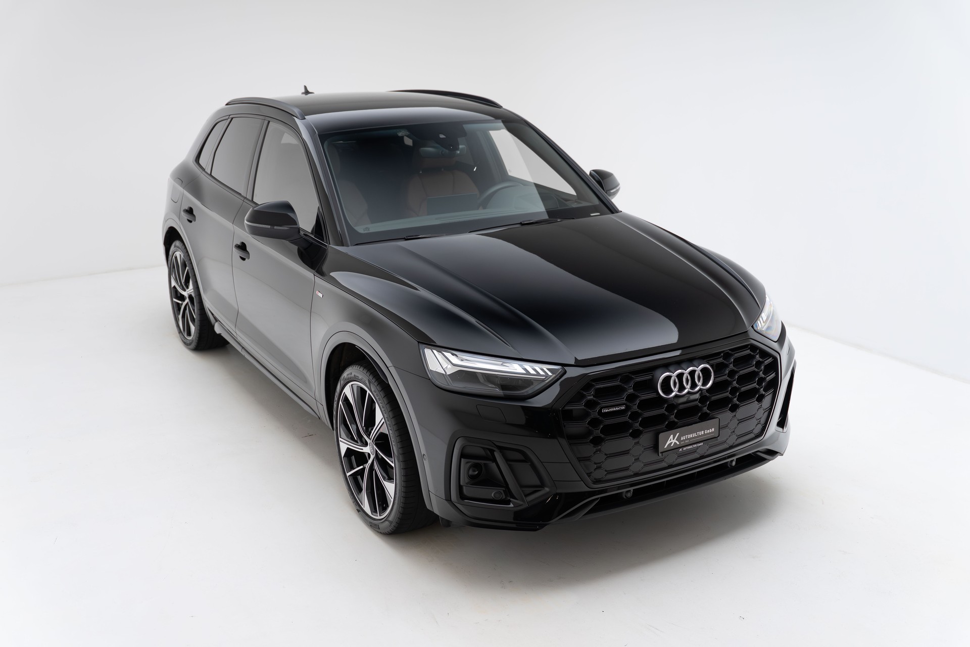 AUDI Q5 50 TFSI e PHEV Black Edition quattro S-tronic - AUDI Exclusive-showroom-element-3