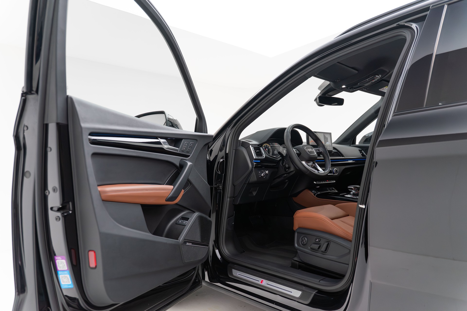 AUDI Q5 50 TFSI e PHEV Black Edition quattro S-tronic - AUDI Exclusive-image-15