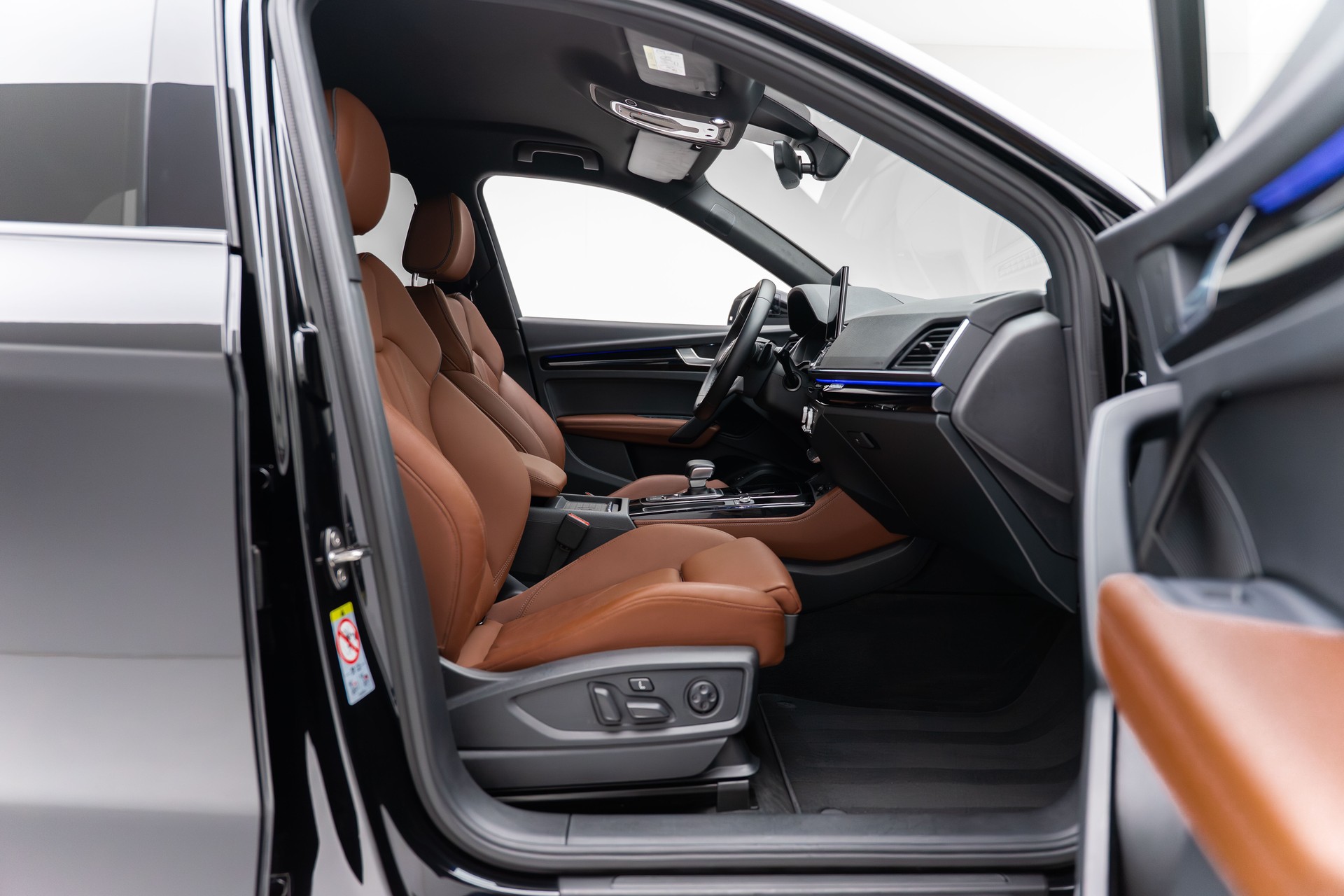 AUDI Q5 50 TFSI e PHEV Black Edition quattro S-tronic - AUDI Exclusive-image-25