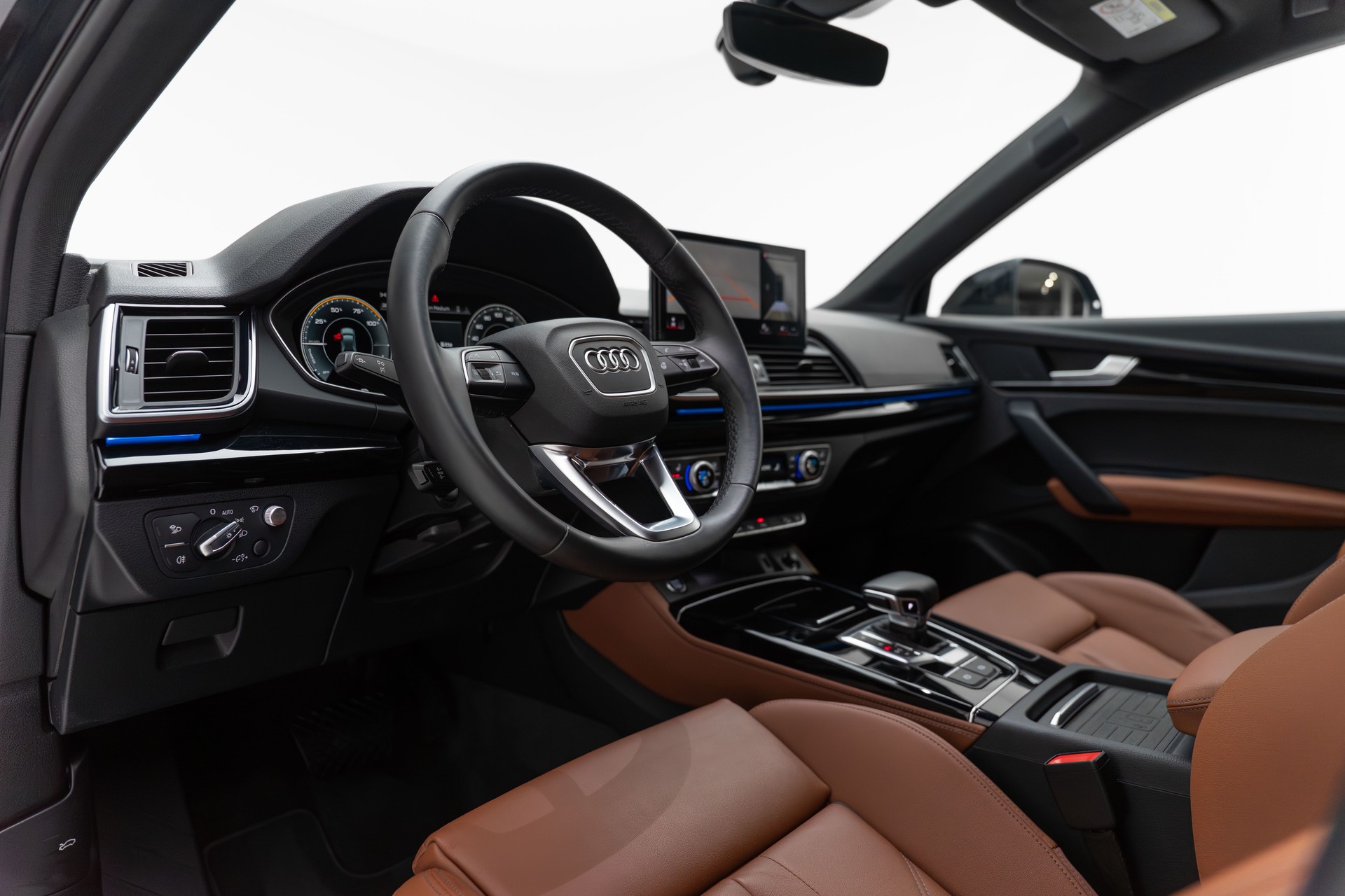 AUDI Q5 50 TFSI e PHEV Black Edition quattro S-tronic - AUDI Exclusive-image-20
