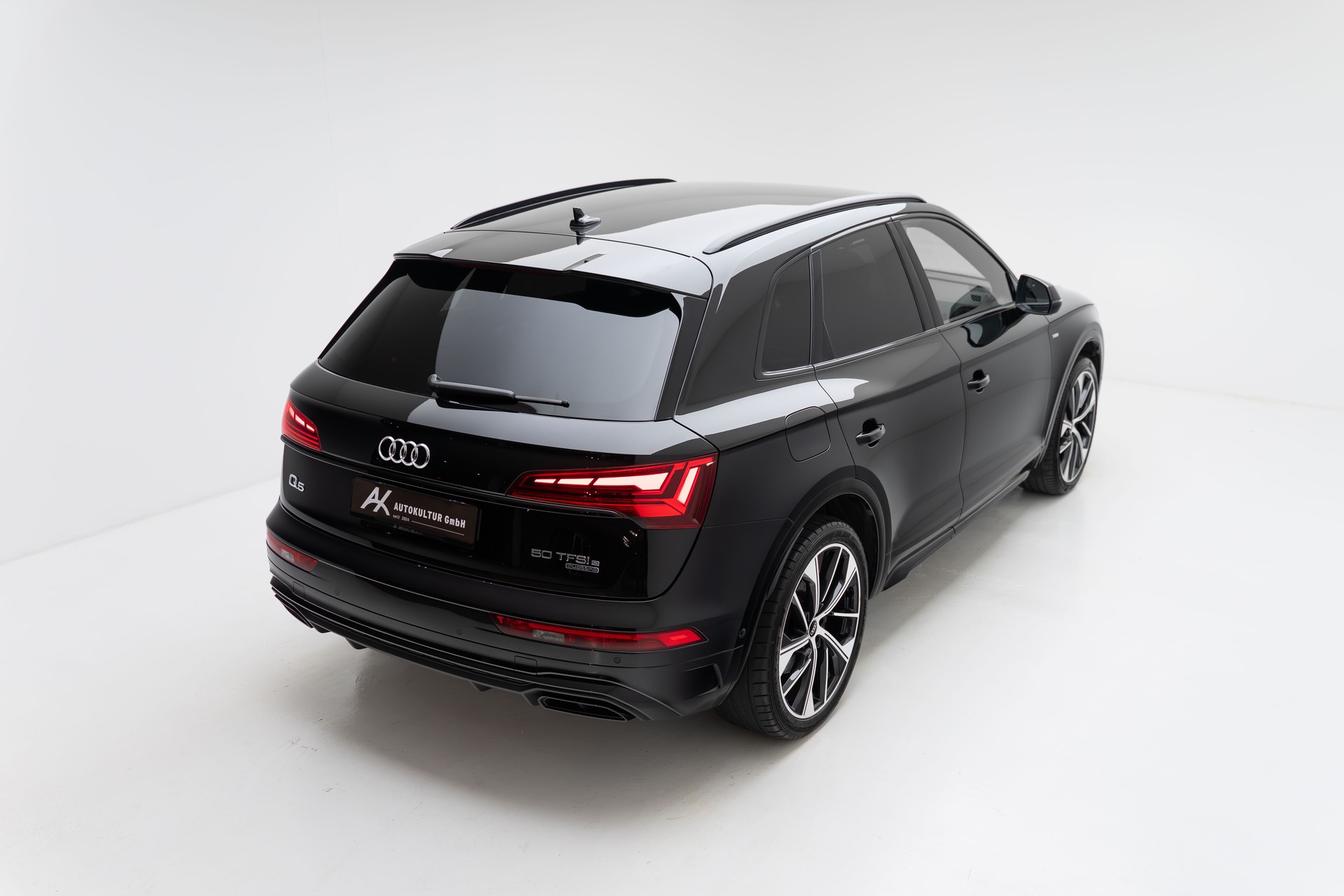 AUDI Q5 50 TFSI e PHEV Black Edition quattro S-tronic - AUDI Exclusive-image-14