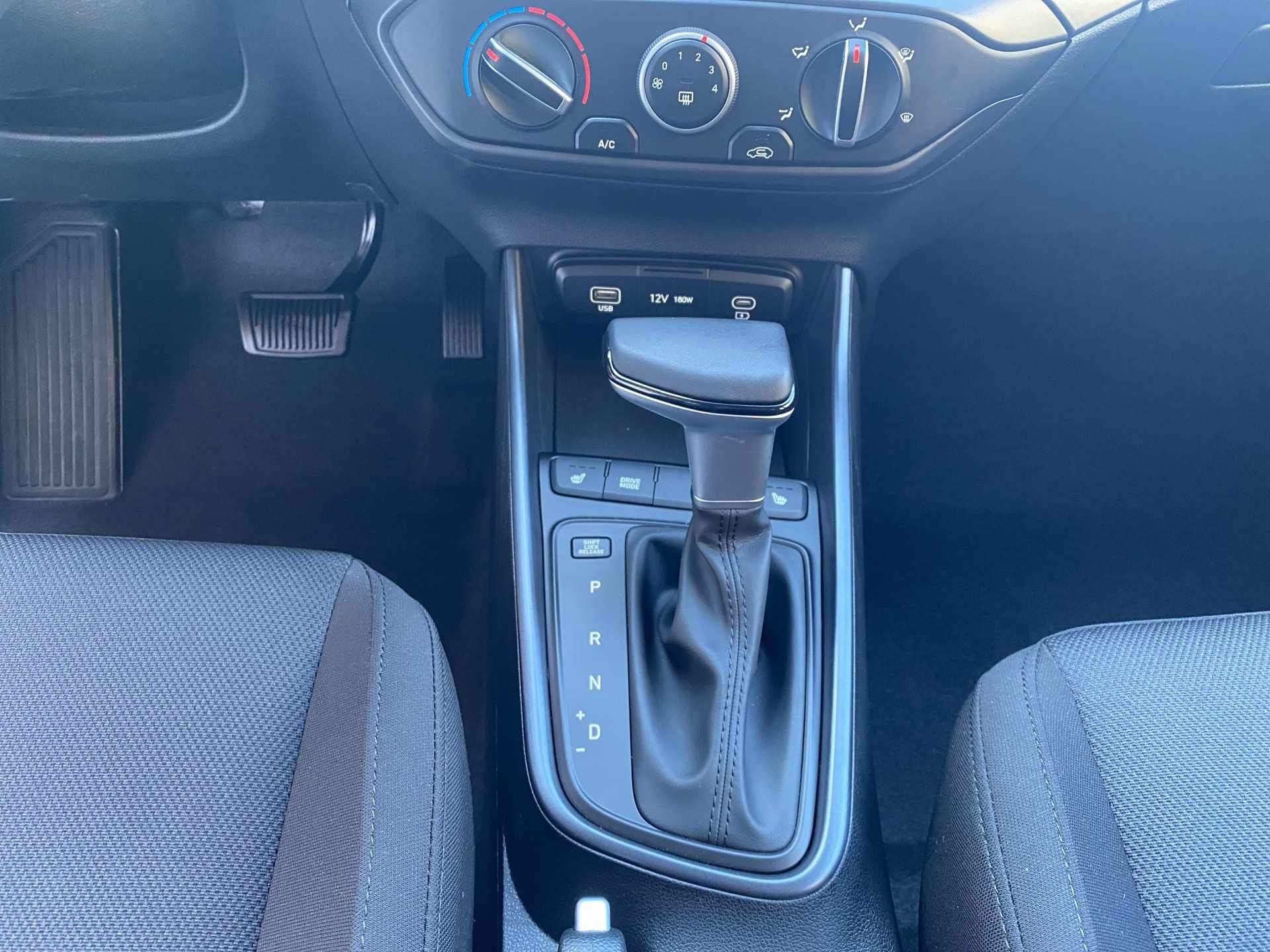 HYUNDAI i20 1.0 T-GDi Comfort DCT-image-13