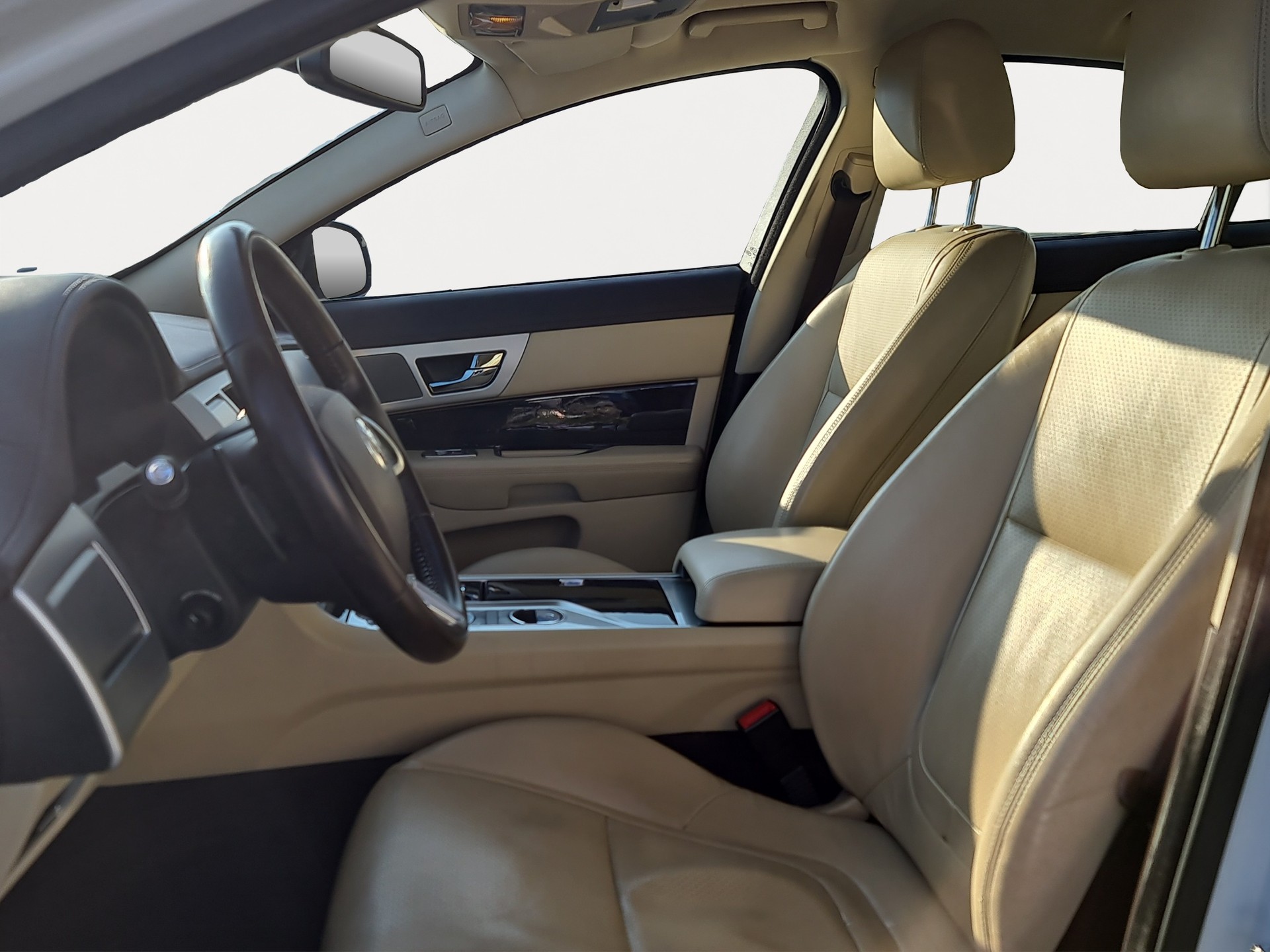 JAGUAR XF 3.0d S V6-image-12