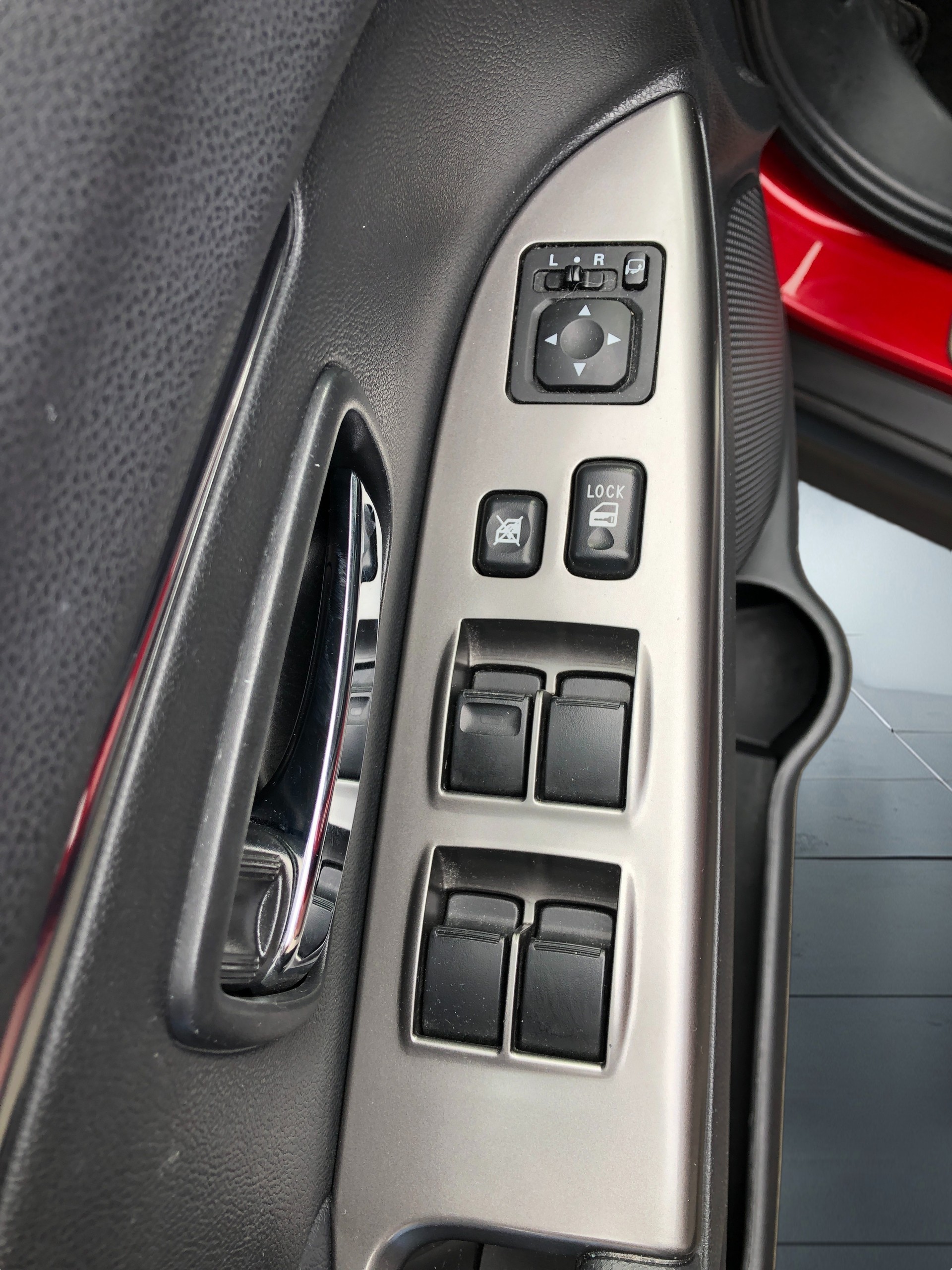 MITSUBISHI ASX 2.0 Diamond 4WD Automat-image-8