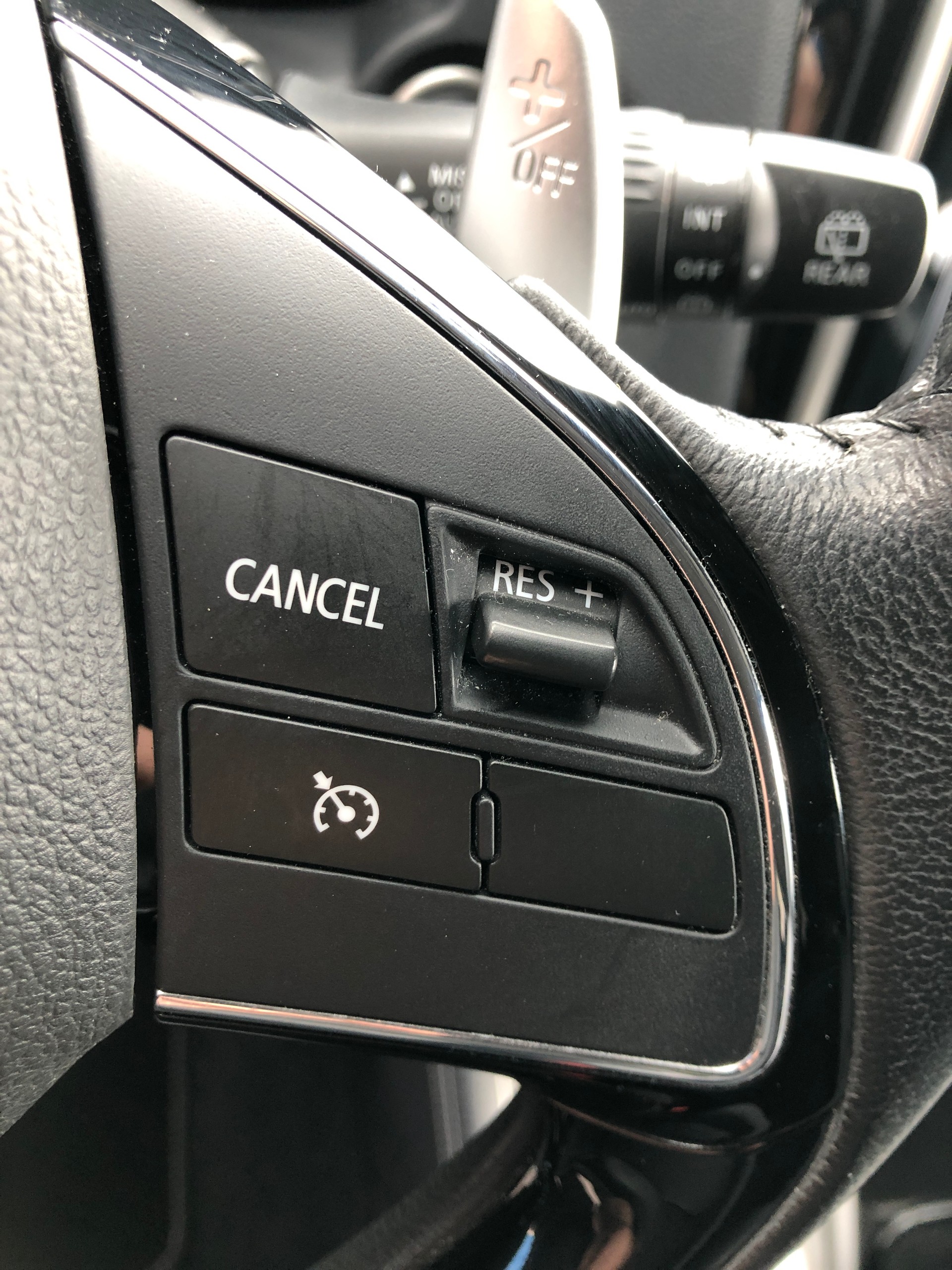 MITSUBISHI ASX 2.0 Diamond 4WD Automat-image-11