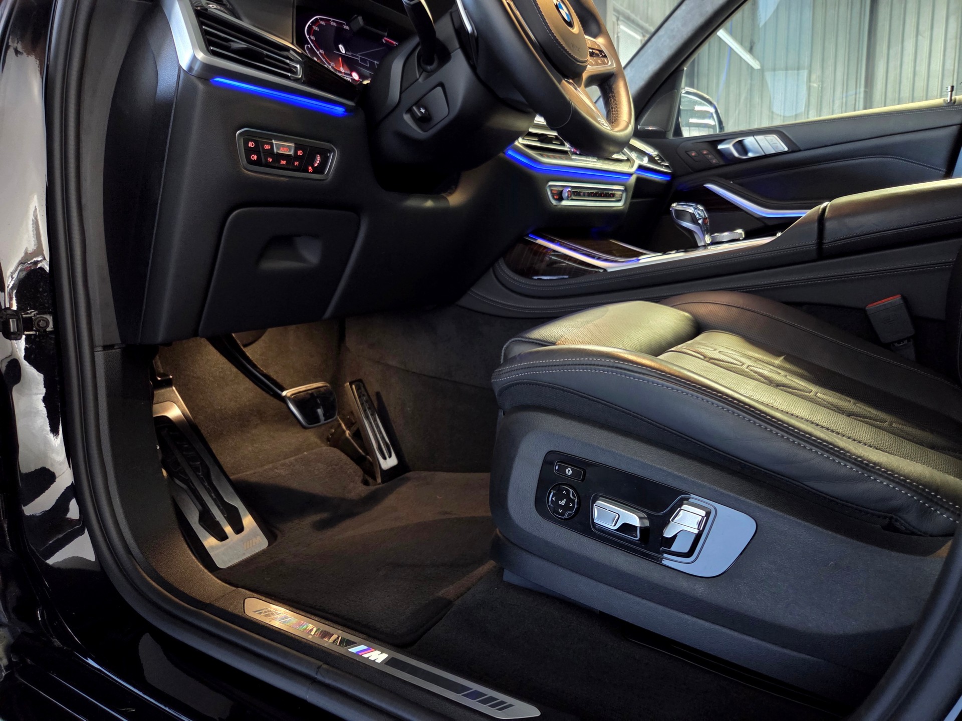 BMW X7 xDrive 30d Steptronic-image-14